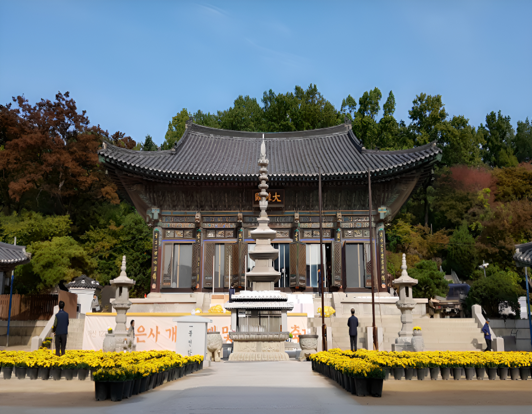 在江南的中心,感受千年的寂靜。在莊嚴的大雄寶殿中,尋找內心的平靜。 在江南的中心,感受千年的寂靜。在莊嚴的大雄寶殿中,尋找內心的平靜。