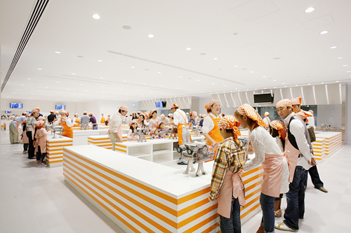 橫濱杯麵博物館(製麵體驗區)
遊客可以親手製作屬於自己的杯麵,從麵條製作到選擇湯底、配料都能自由搭配。
明亮寬敞的體驗空間深受親子家庭喜愛,既好玩又具有教育意義。 橫濱杯麵博物館(製麵體驗區)
遊客可以親手製作屬於自己的杯麵,從麵條製作到選擇湯底、配料都能自由搭配。
明亮寬敞的體驗空間深受親子家庭喜愛,既好玩又具有教育意義。