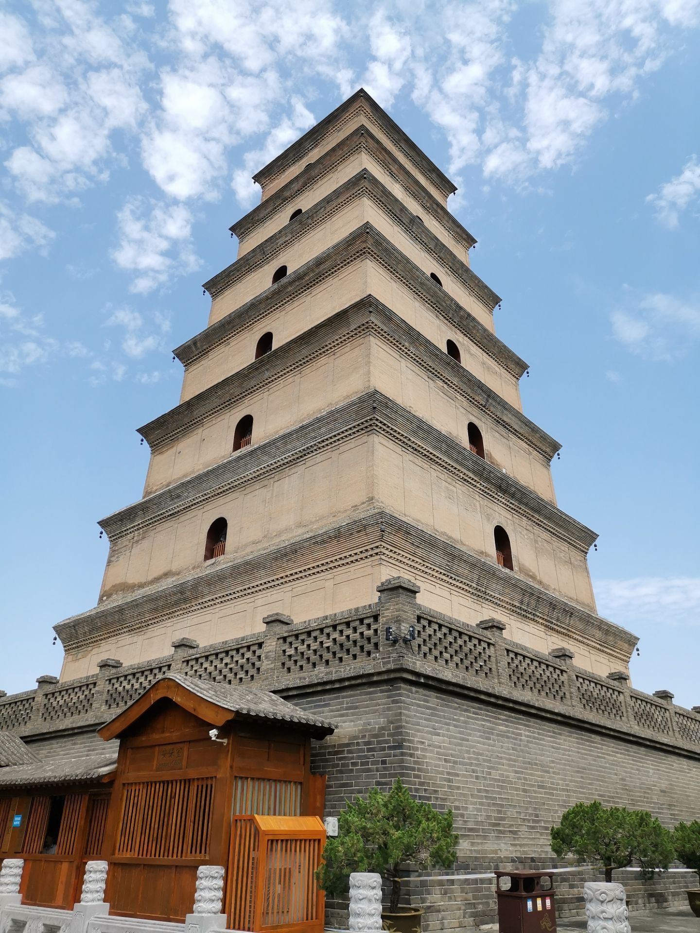 Enjoy a delicious lunch in a local restaurant, then in the afternoon explore the Big Wild Goose Pagoda which was originally built in 652 with the function to collect Buddhist materials that were taken from India by the hierarch Xuanzang.