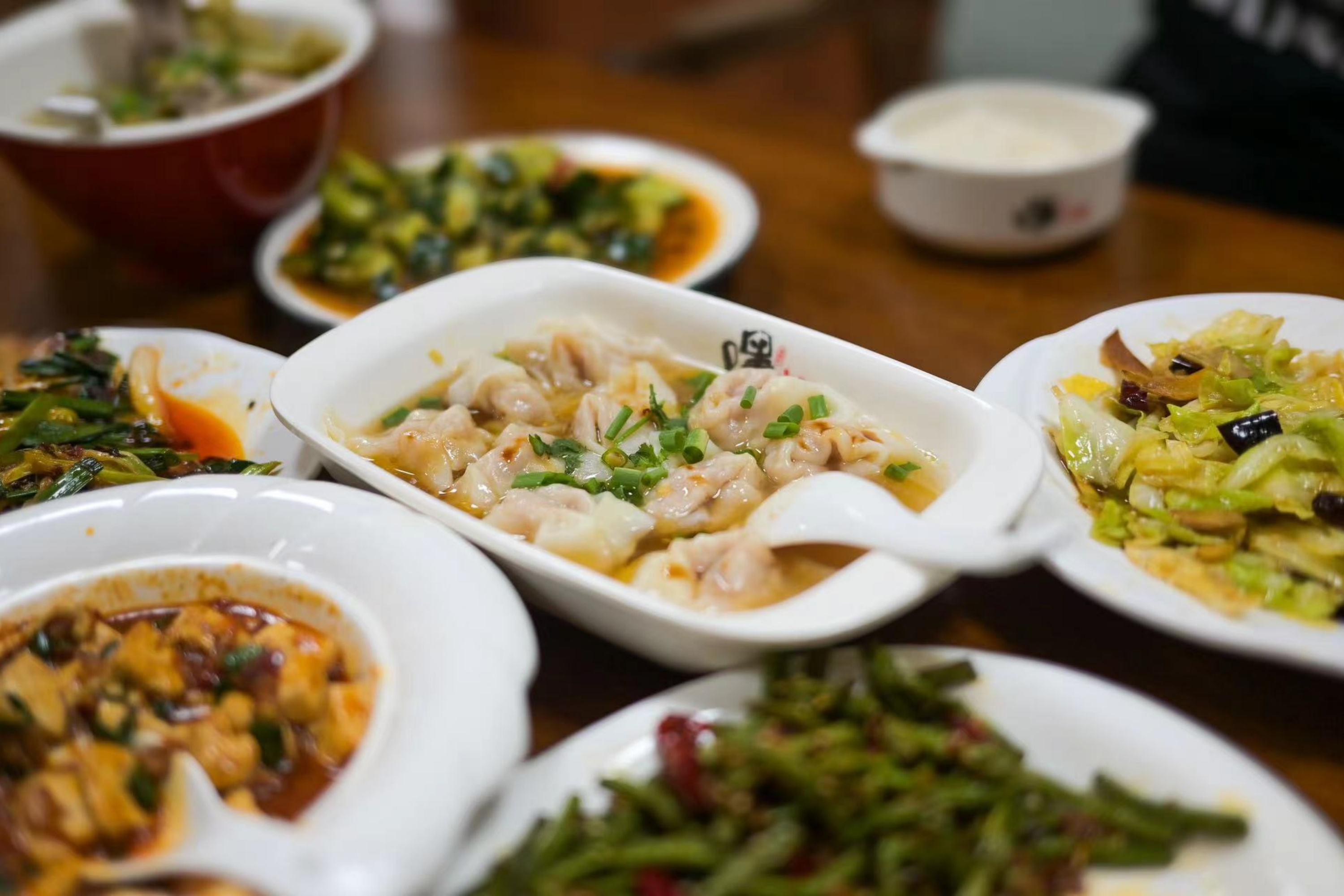 穿過巷子裡的當地市場，參與一場地道川味美食烹飪之旅- Eatwith