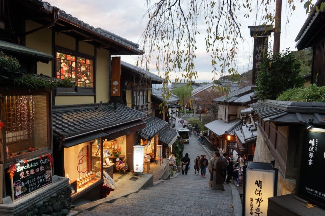 清水寺 & 伏見稻荷大社 & 奈良公園 & 東大寺／天橋立 & 伊根舟屋 & 美山茅葺之里一日遊 (韓中英導遊)