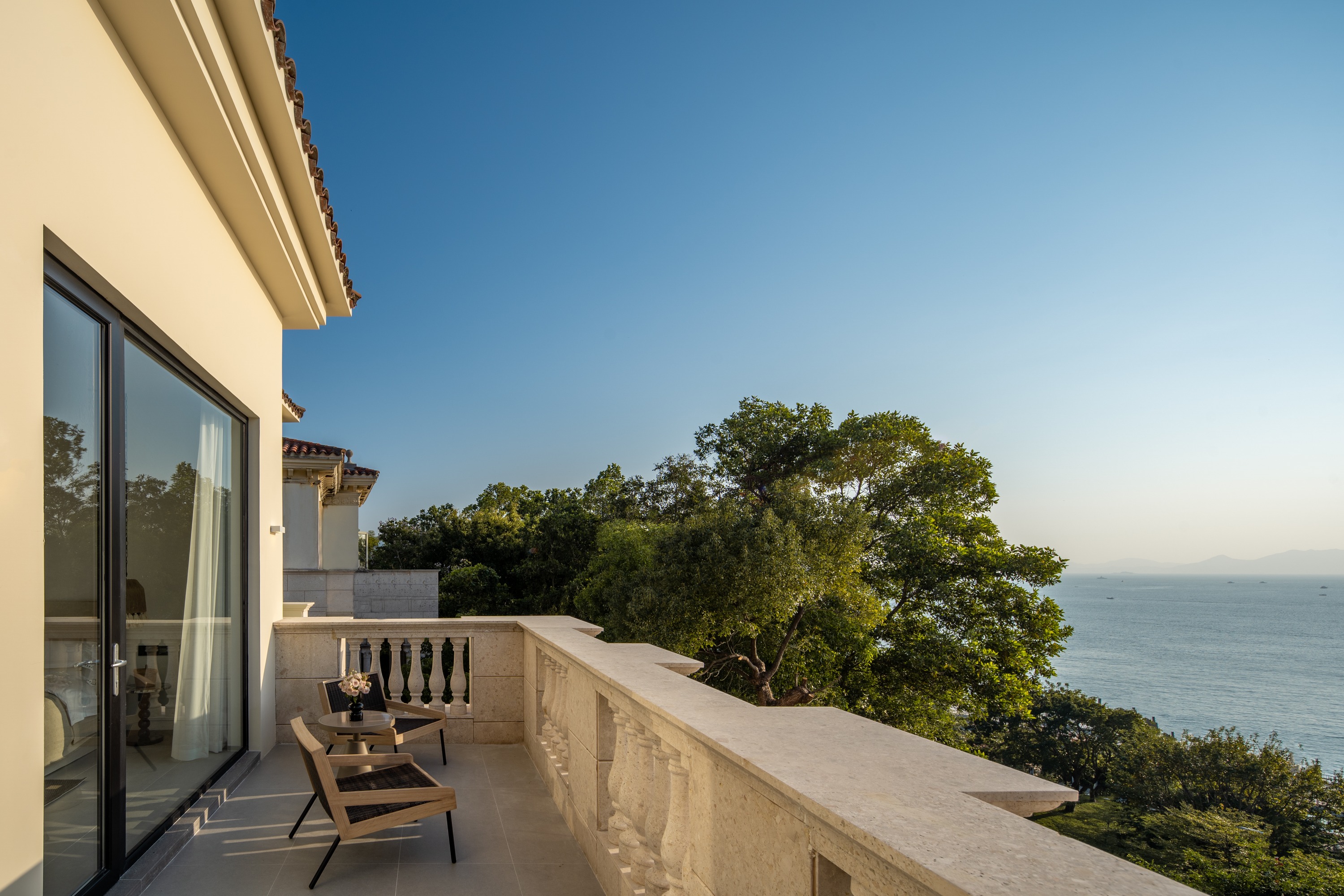 Dome Terrace Pool King Room