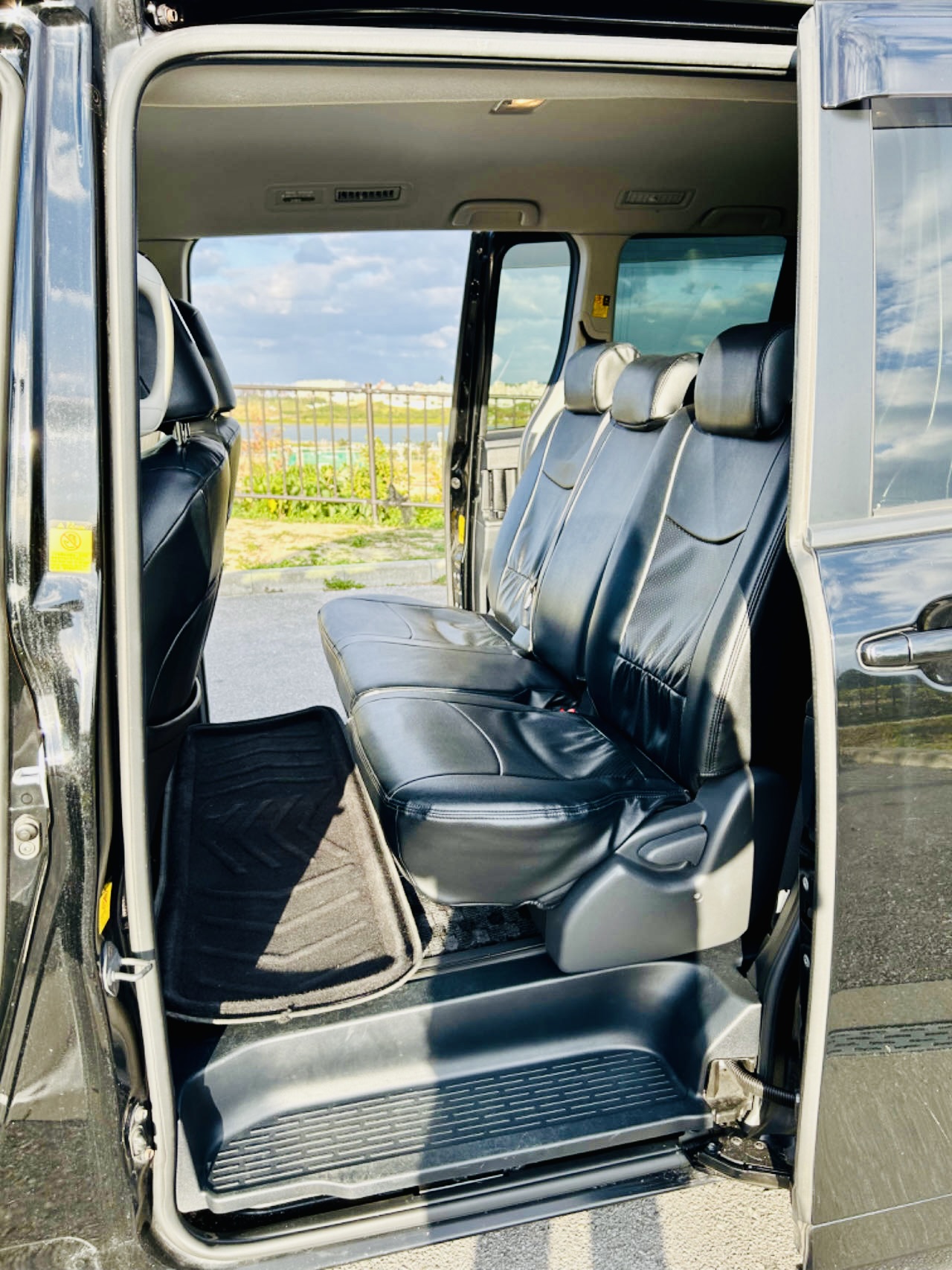 Comfortable 7-seater VOXY4