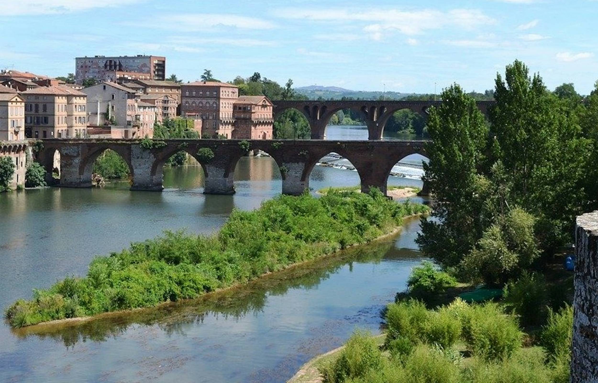 從土魯斯 (Toulouse) 出發的阿爾比 (Albi) 和科德敘西埃爾 (Cordes-sur-Ciel) 巴士之旅