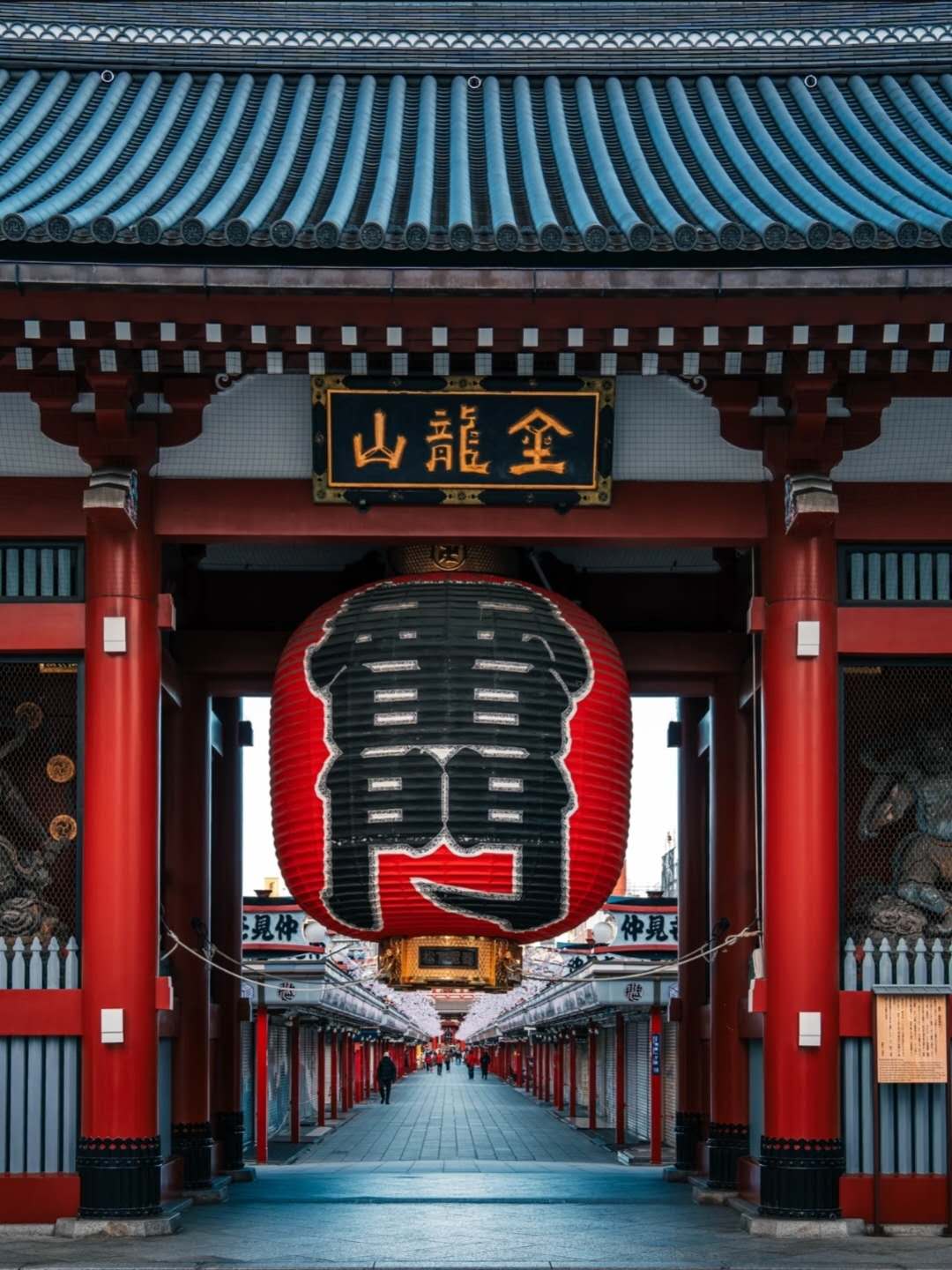 雷門紅燈籠一照，仲見世小吃入口，瞬間墜入東京的江戶舊夢