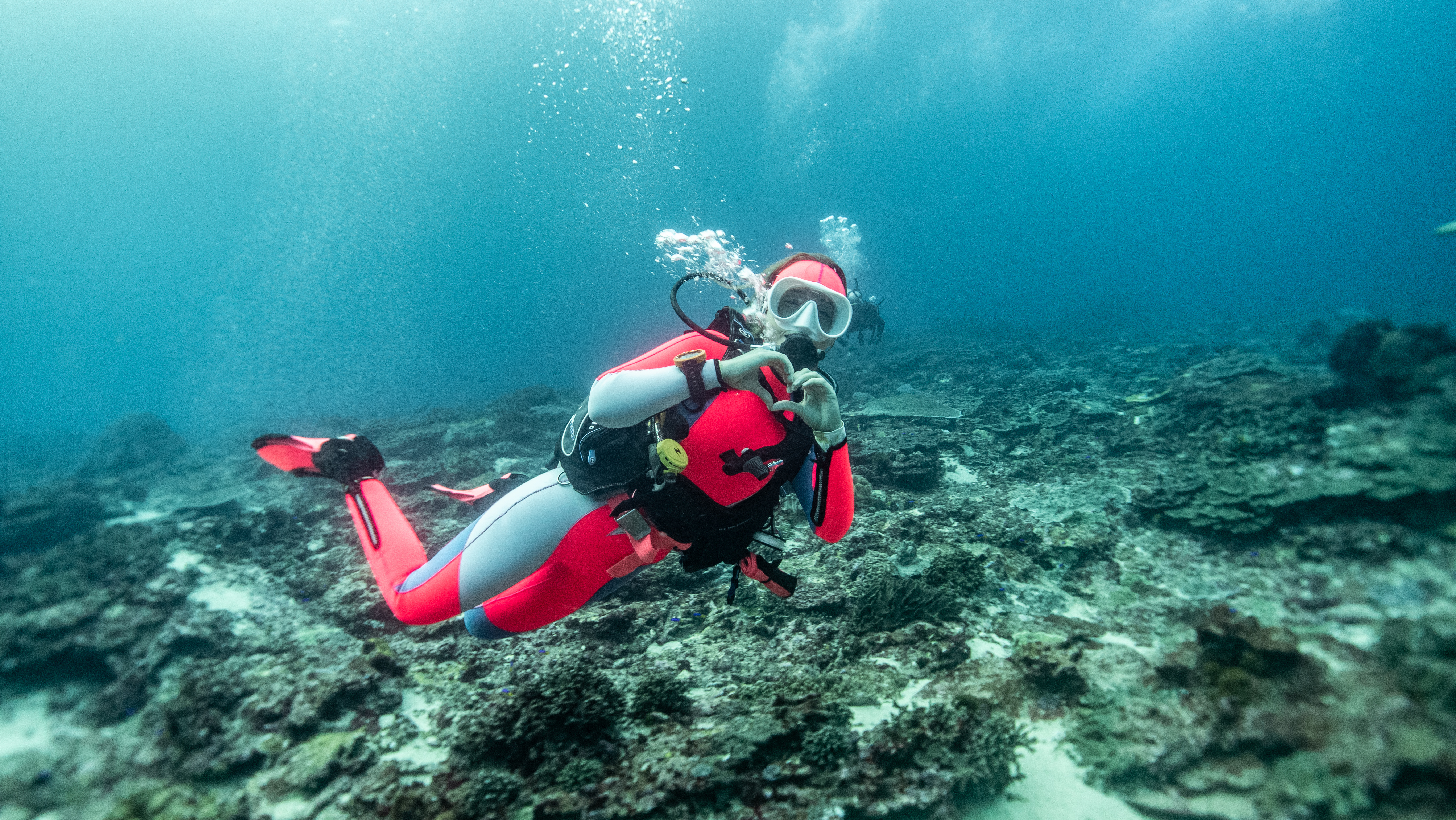 PADI 5* 中心在藍夢島進行高級潛水探險