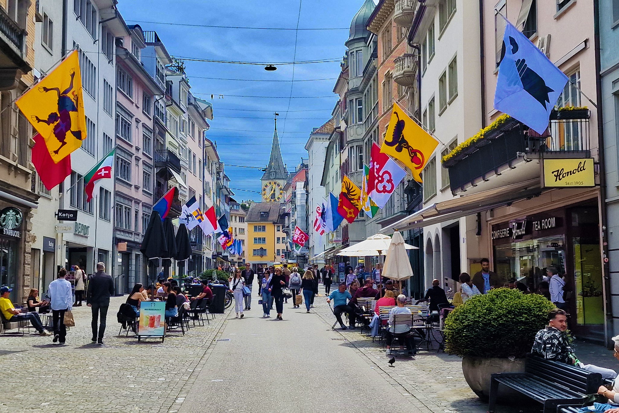 Open-Top Bus Sightseeing Tour in Zurich