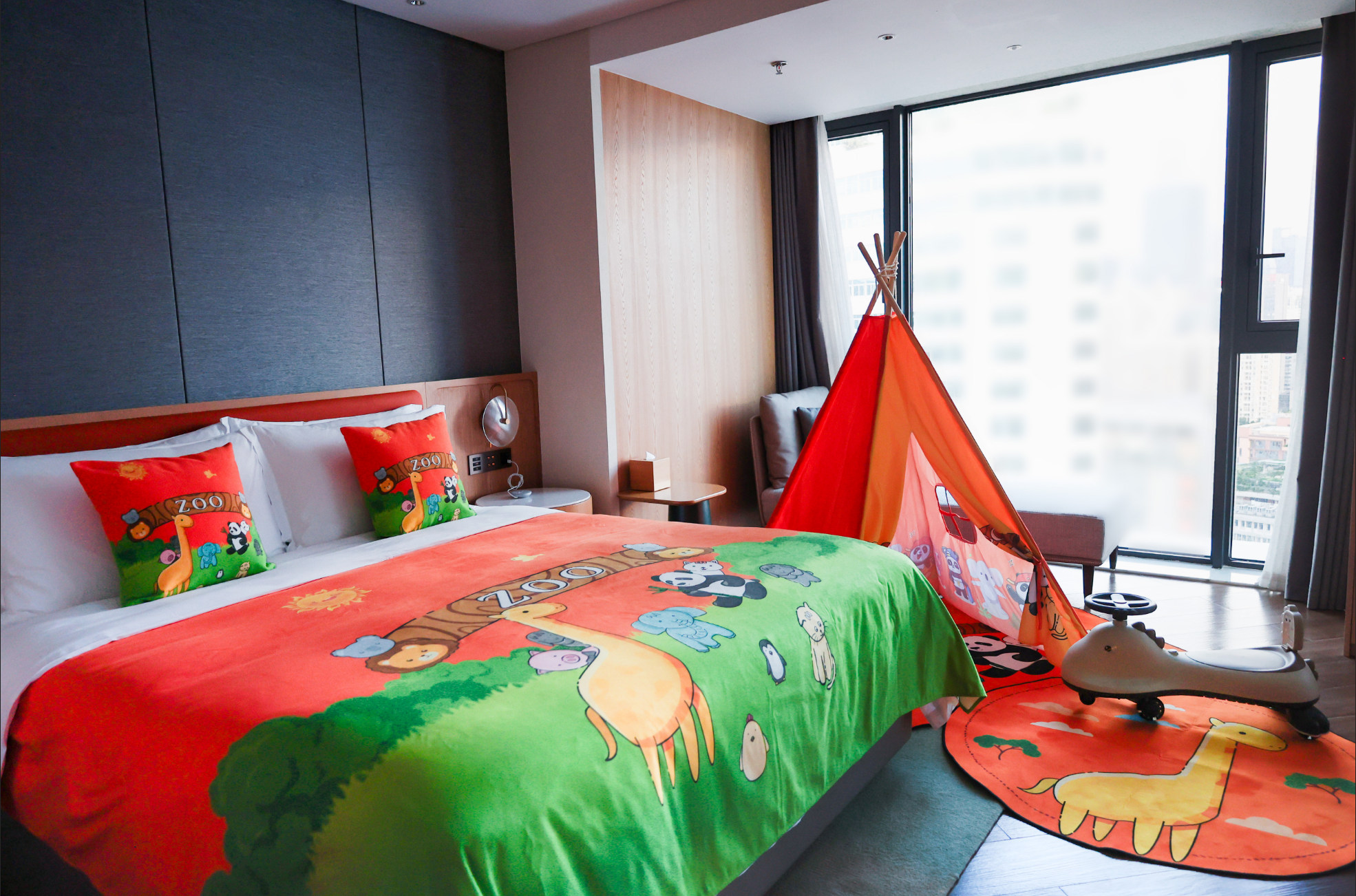 Family suite example (random assignment)