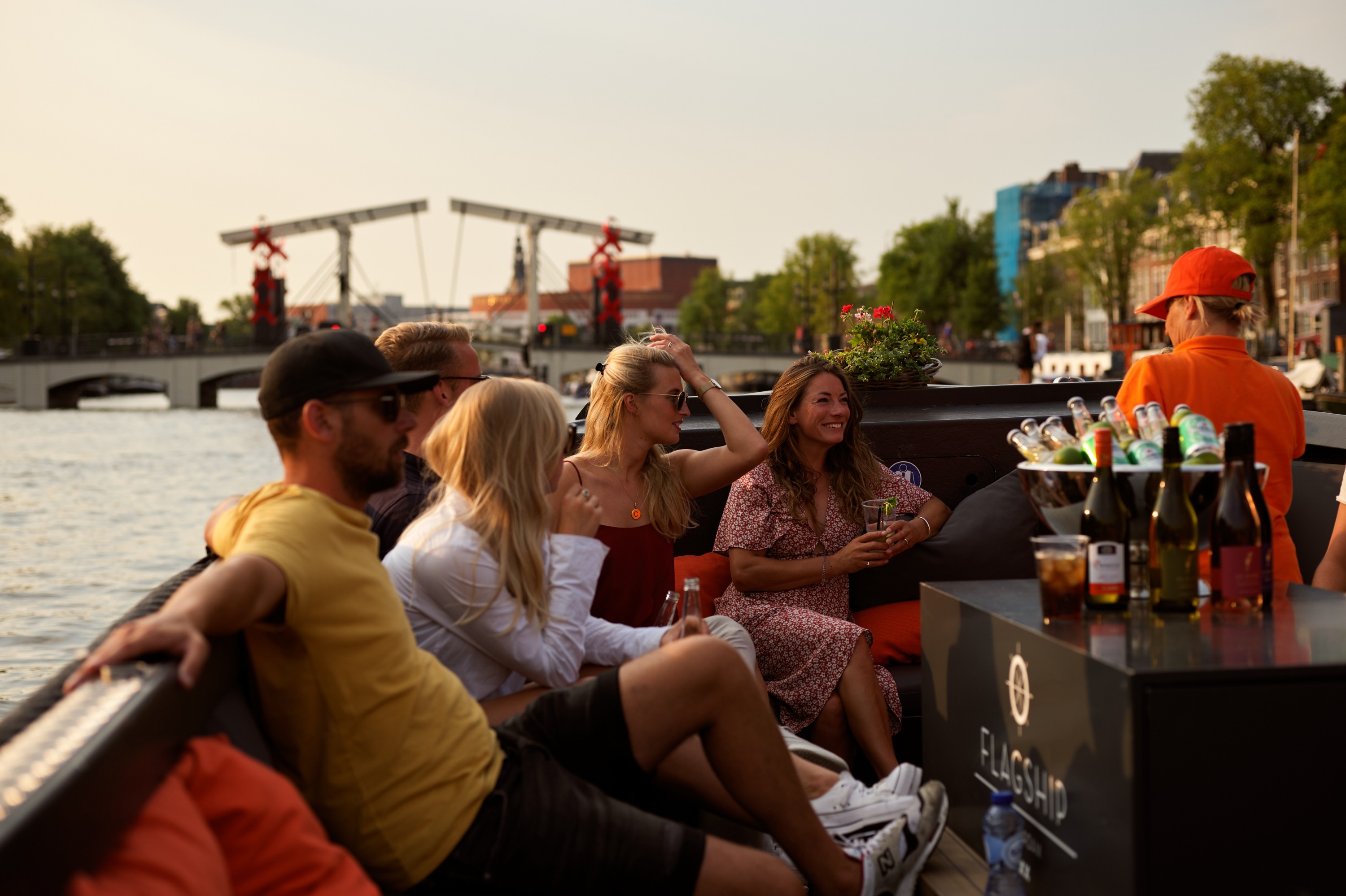 Amsterdam City Center Canal Cruise Tour with Unlimited Drinks