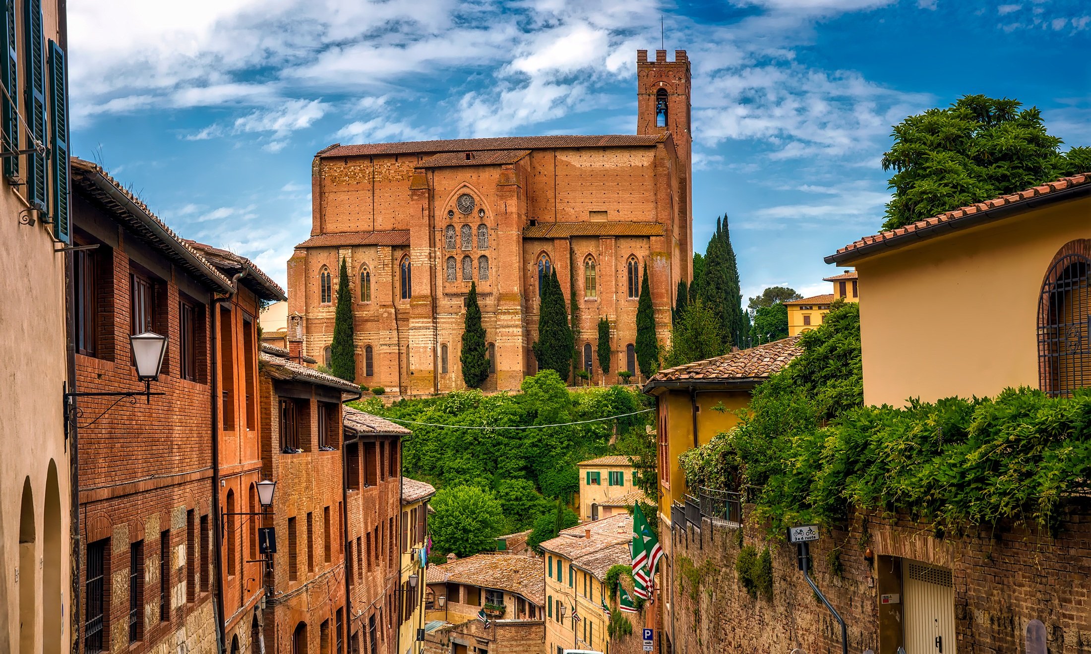 Tuscany in a Day from Florence: Pisa, San Gimignano, Siena & Chianti