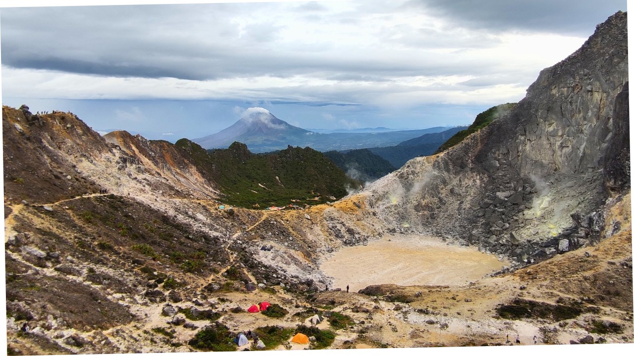 從棉蘭出發，挑戰西巴亞克火山健行、享受溫泉，再遊覽 Lumbini 自然公園