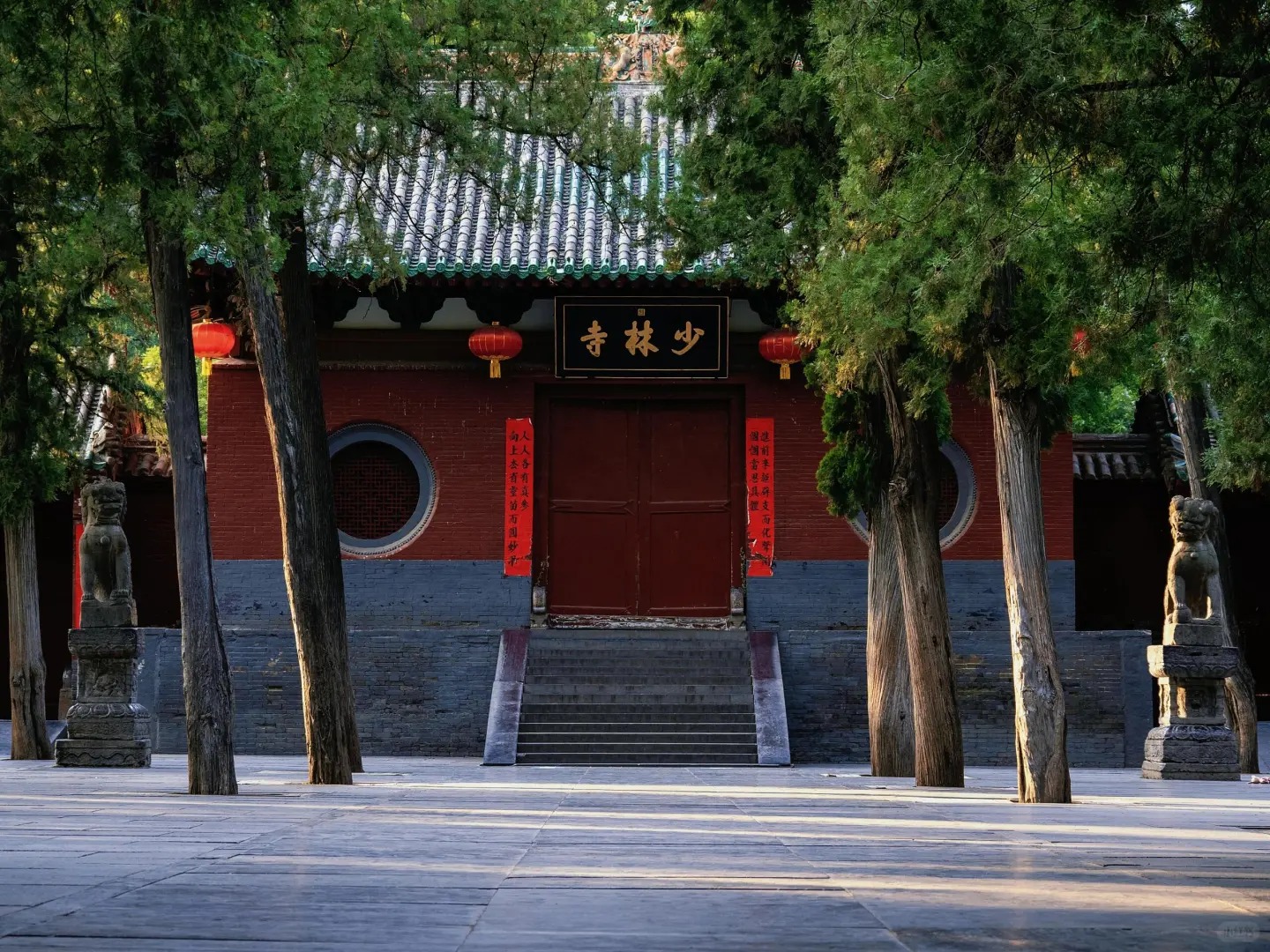 河南少林寺&龍門石窟一日遊（鄭州出發+禪宗祖庭少林寺+壯觀的石刻寶庫龍門石窟 + 金牌導遊帶團+無線耳麥講解+純玩不進店 ）