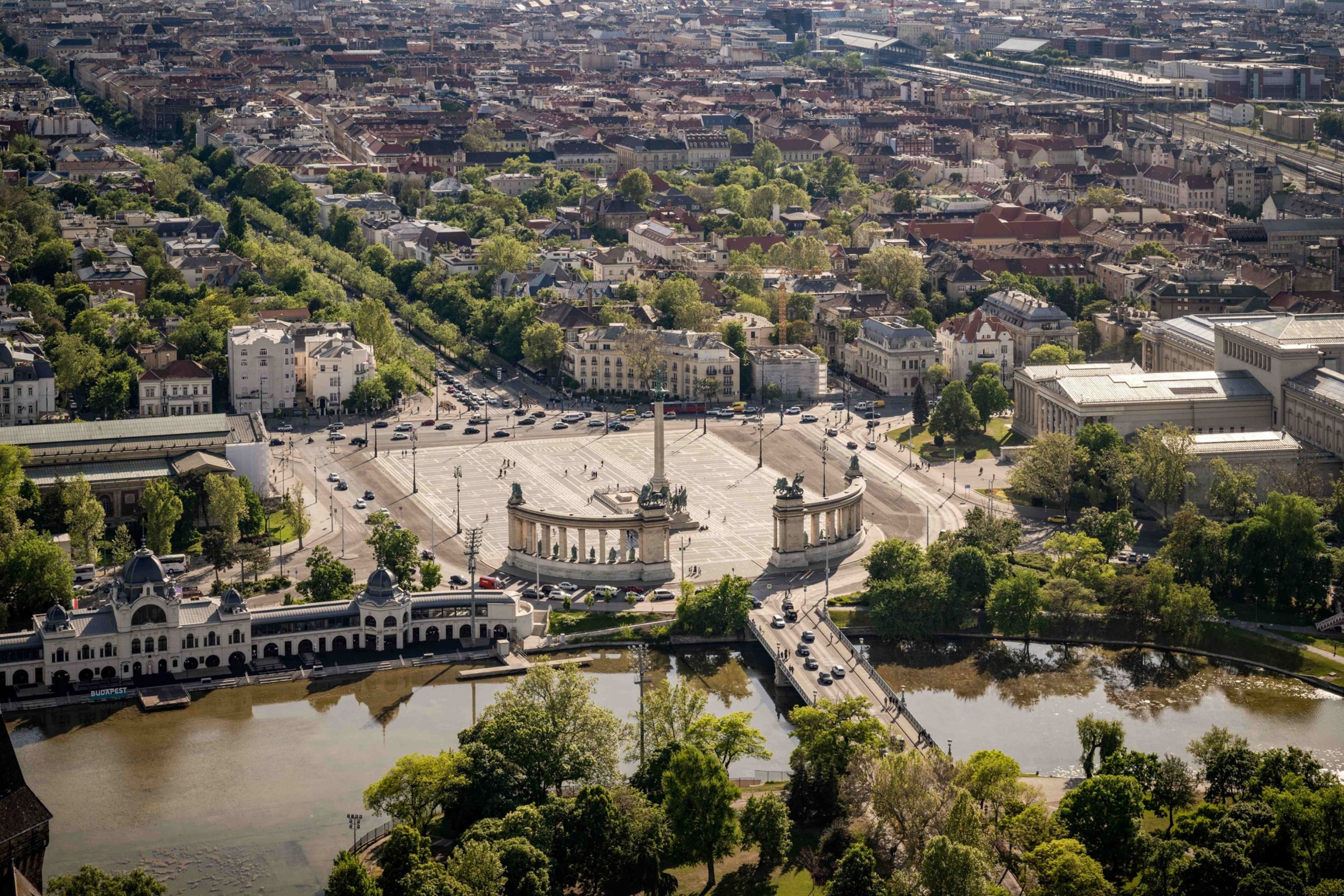 Budapest Guided Bus Tour with River Cruise