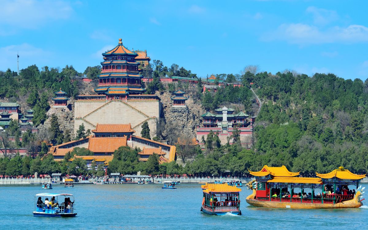 In the afternoon, we will go to the Summer Palace. Follow the guide to enter from the East Palace Gate and visit the Hall of Renshou, where Empress Dowager Cixi and Emperor Guangxu held court. The furnishings in the hall still retain the style of the past