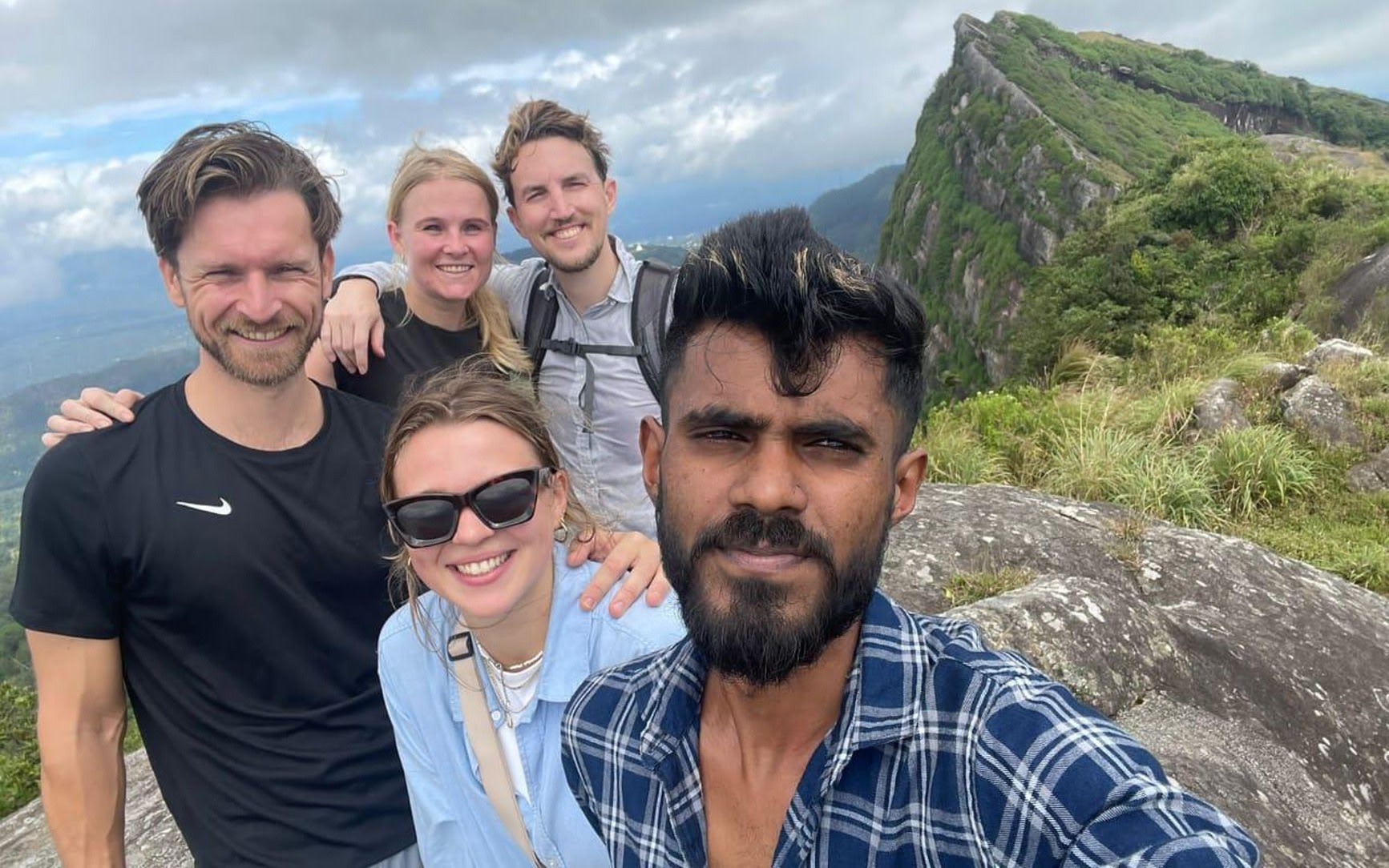 Kandy Mountain Hiking Tour to Katusu Konda Ridge