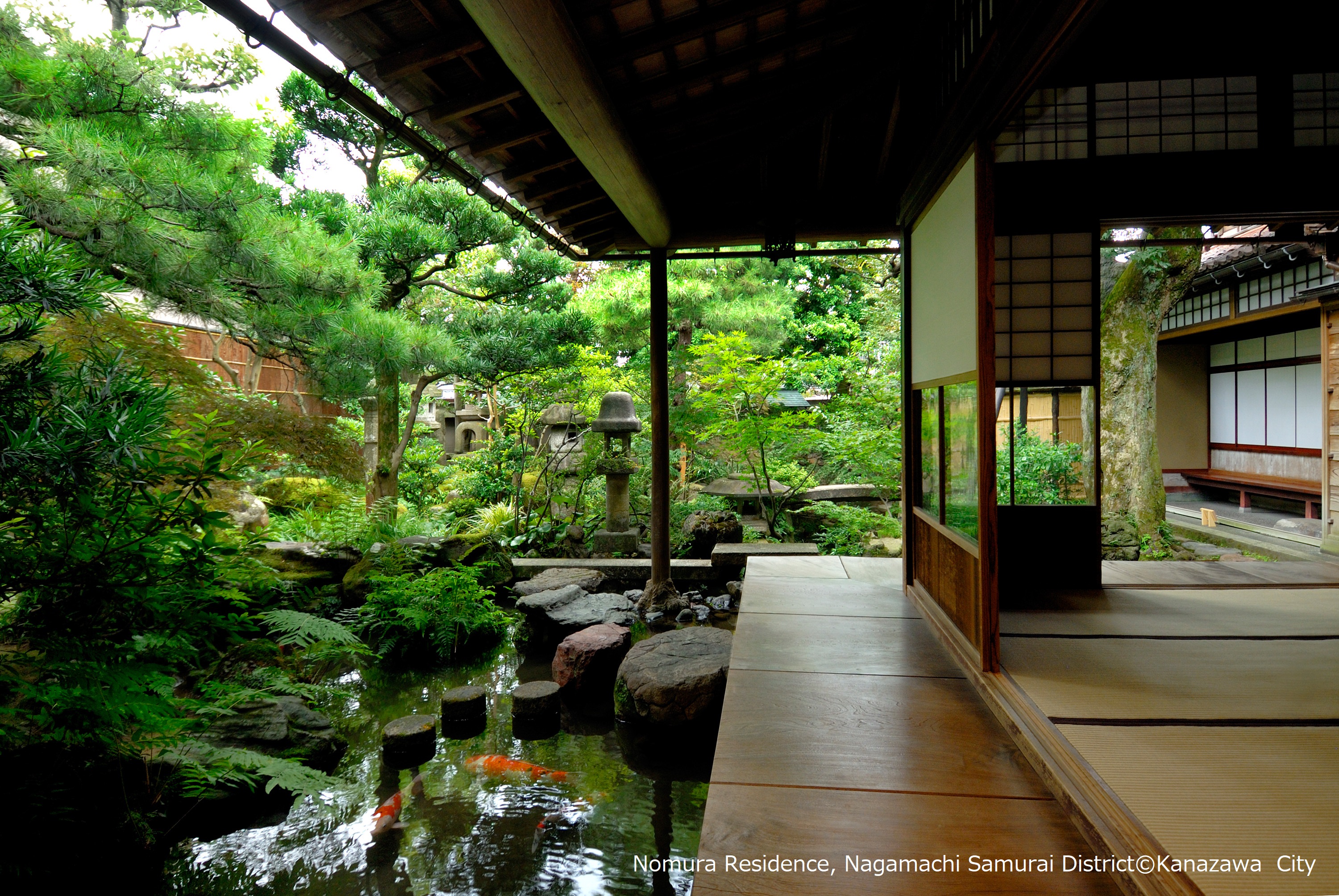 Kanazawa City, Kenroku-en & Higashi Chaya District Morning Bus Tour