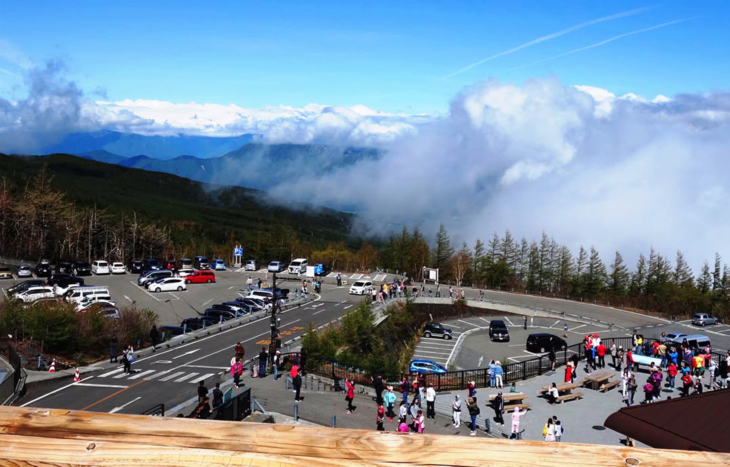 夏日限定五合目行程，位於富士山的半山腰，其標高為2305米，可一覽富士山全景