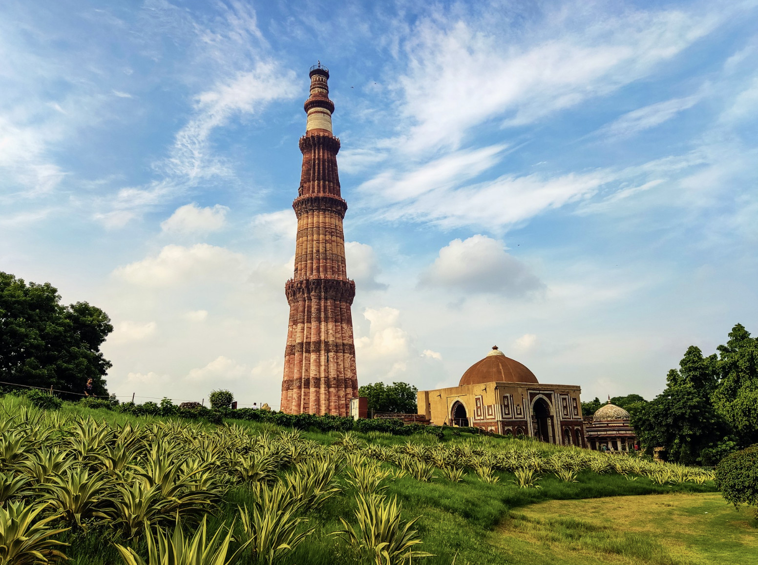 Qutub Minar chiptasi ixtiyoriy gid bilan