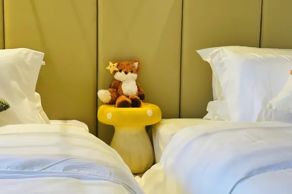 Beautiful Inn Room Environment Display Image