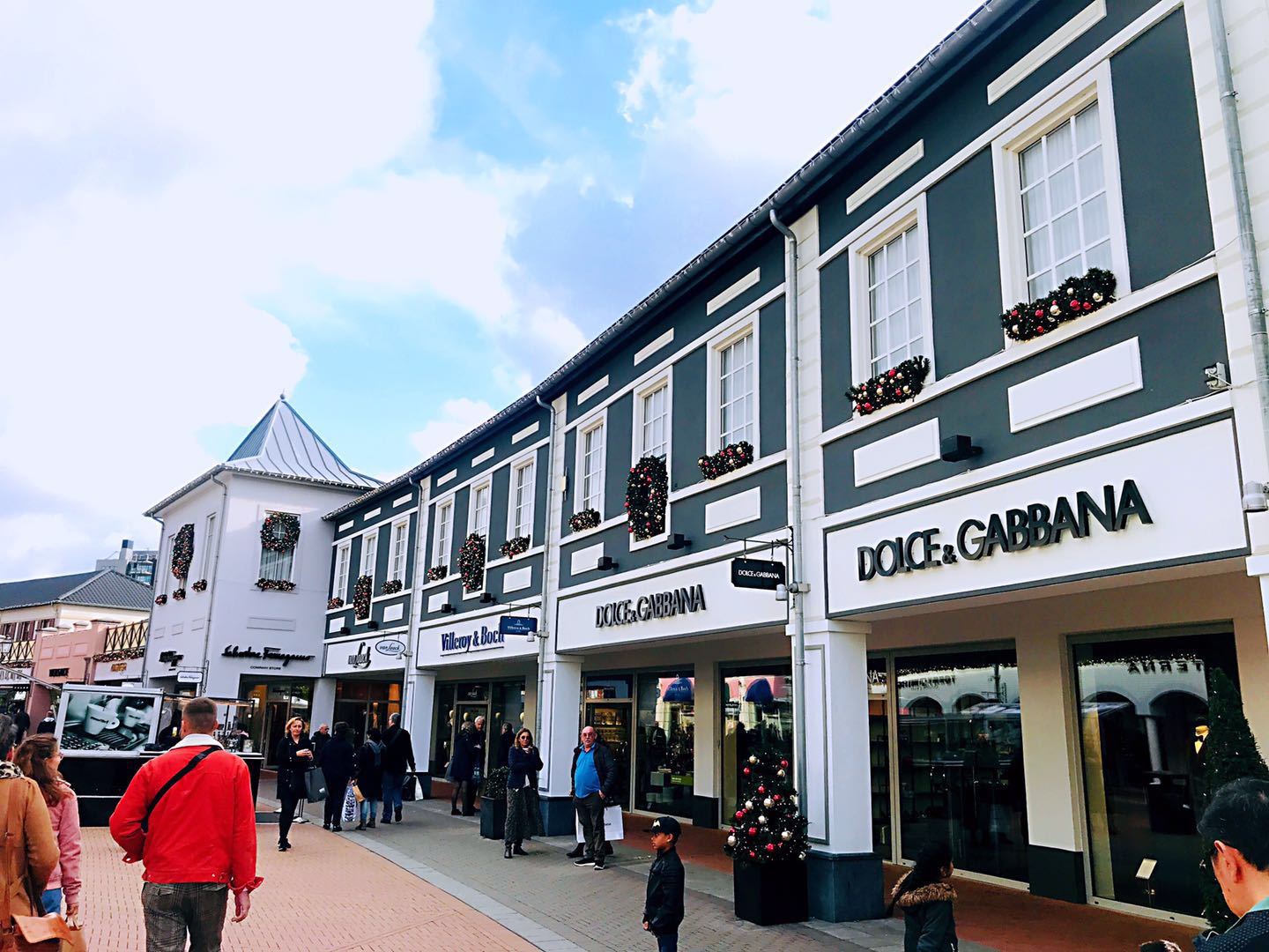 Roermond Designer Outlet Day Trip Incl. 10% Extra Discounted Voucher