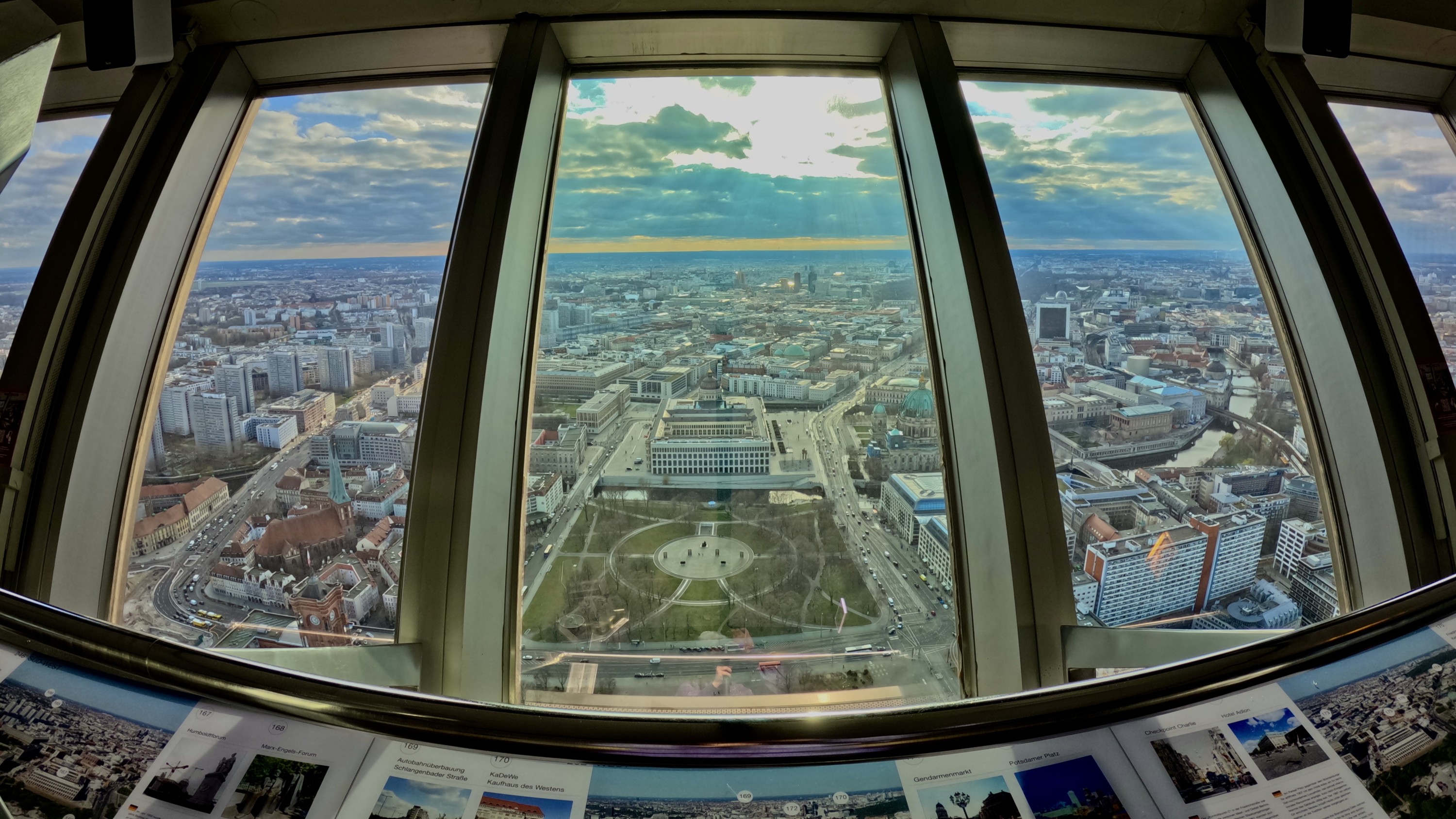 在柏林電視塔 (Fernsehturm) 上飽覽360度柏林活力天際線全景 在柏林電視塔 (Fernsehturm) 上飽覽360度柏林活力天際線全景