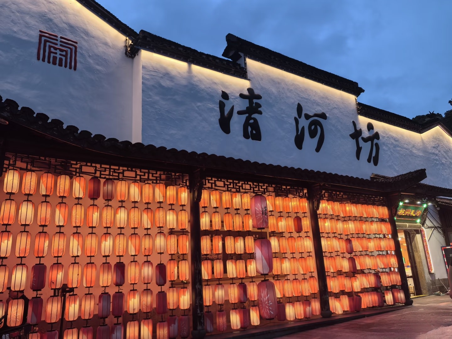 Hangzhou Classic Half-Day Food Tour: Hefang Street + Southern Song Imperial Street + Jiangnan Copper House + Snack Tasting (Cong Bao Hui/Pian Er Chuan/Stinky Tofu)