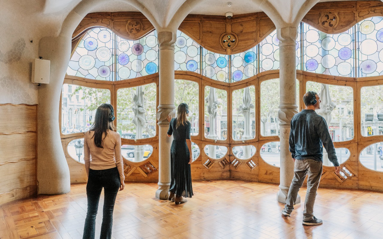 從屋頂捕捉令人難忘的景色，將巴塞隆納城市天際線的全景盡收眼底。