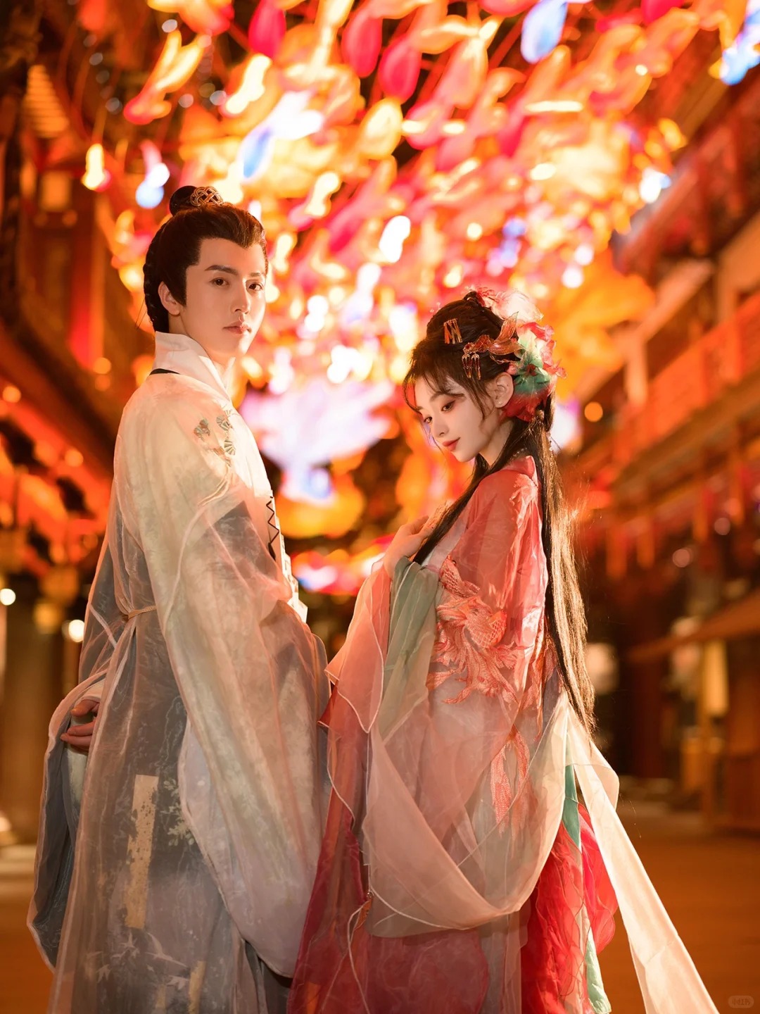上海城隍廟/豫園中國傳統服飾漢服寫真體驗:漢服租賃+明星妝造+專業攝影外景跟拍+優質服務+售後保障