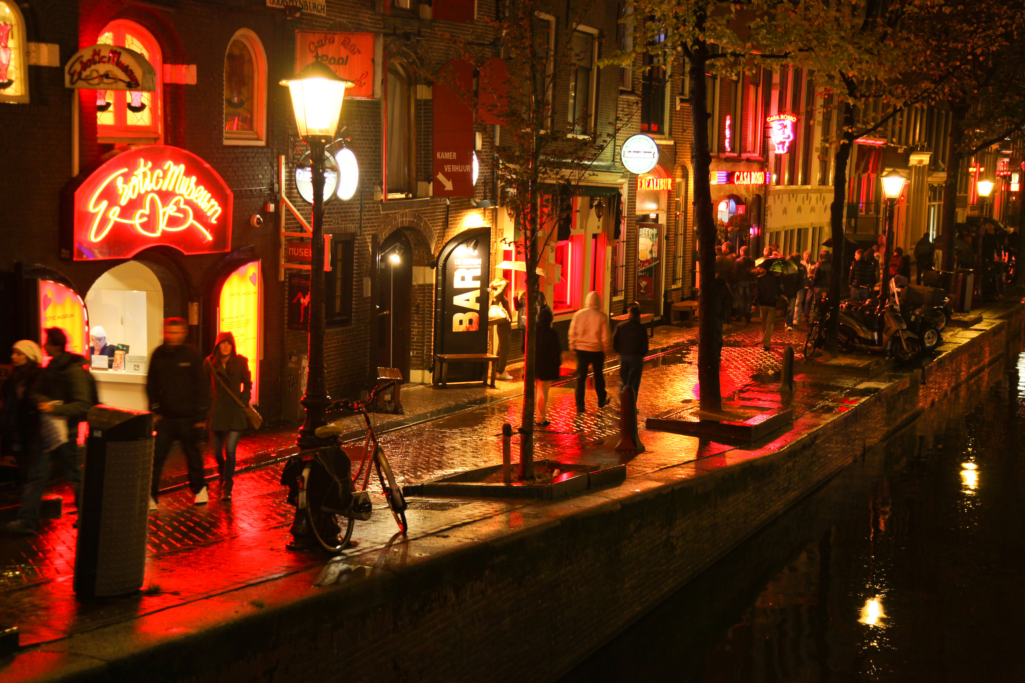 阿姆斯特丹的红灯区 - 知乎