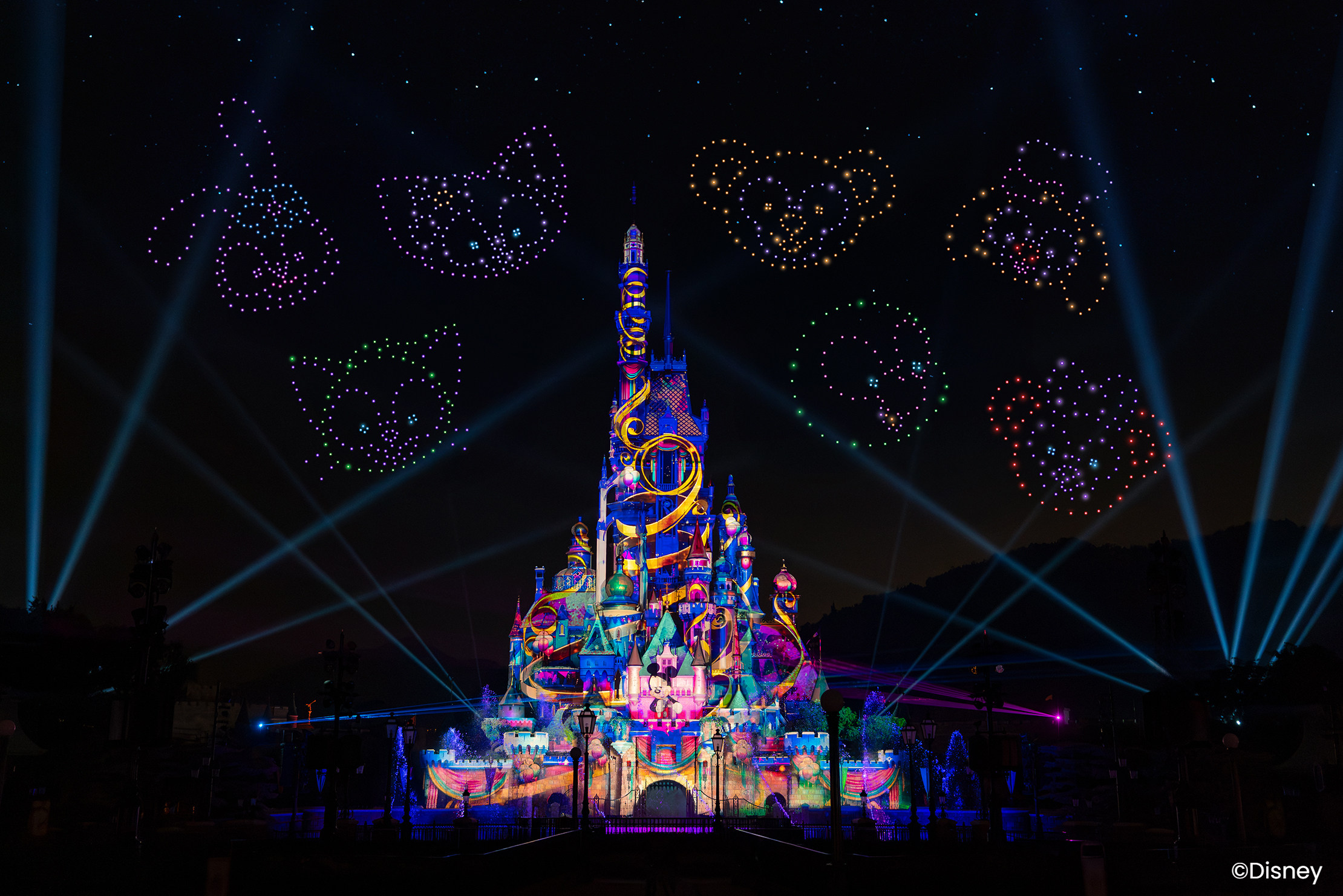 夜幕低垂，但遊歷並未落幕，更會隨著「迪士尼星夢光影之旅：星空派對」帶來高光時刻！