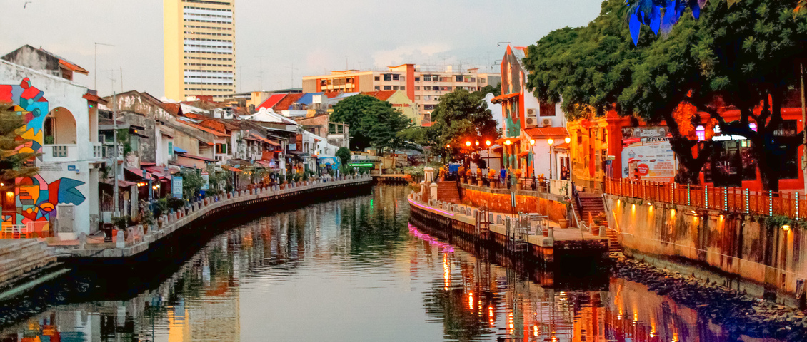 Pink Mosque + Malacca Straits Mosque + Dutch Red House + Malacca River Day Tour