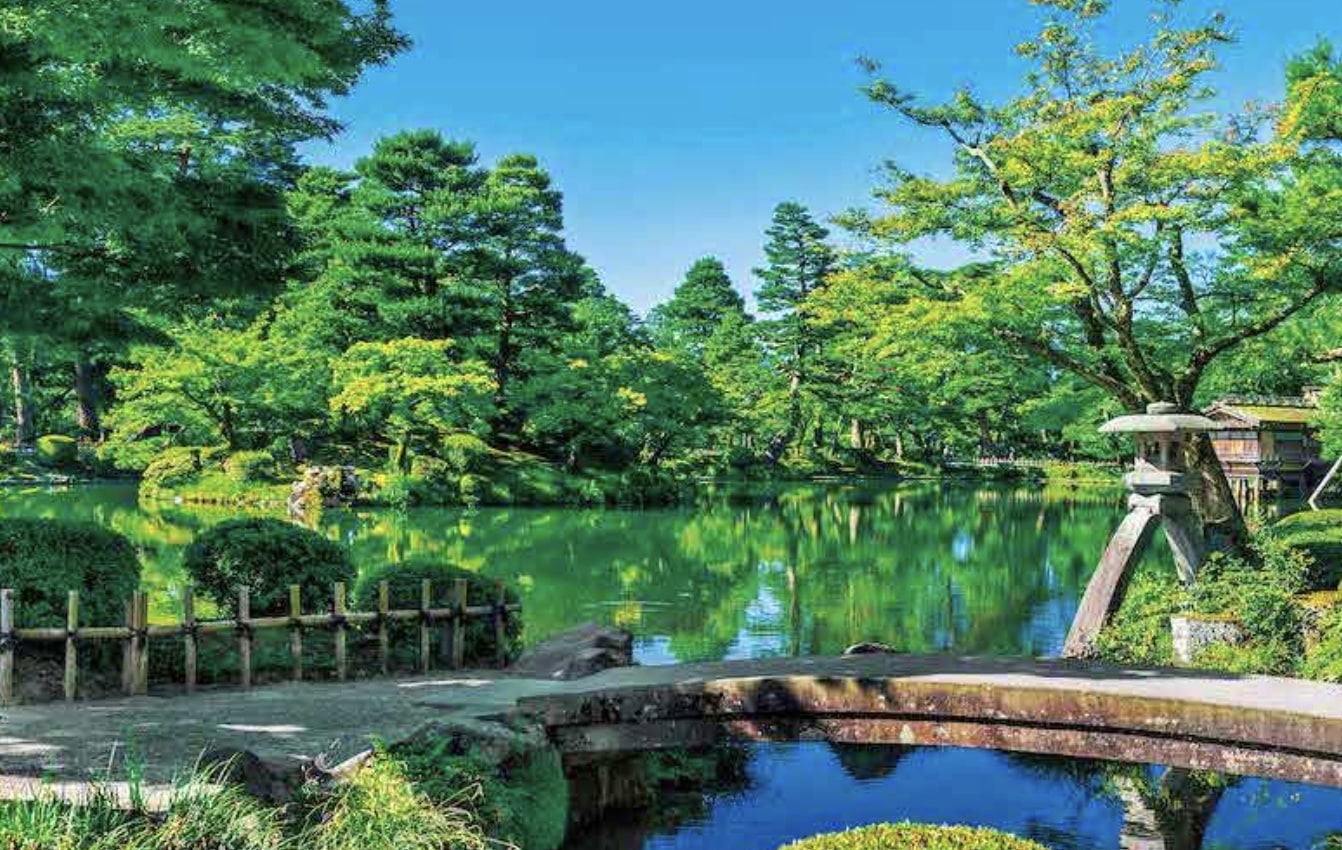 2-Day Tour of the Best of Hokuriku | Kanazawa, Shirakawa-go, Tojinbo