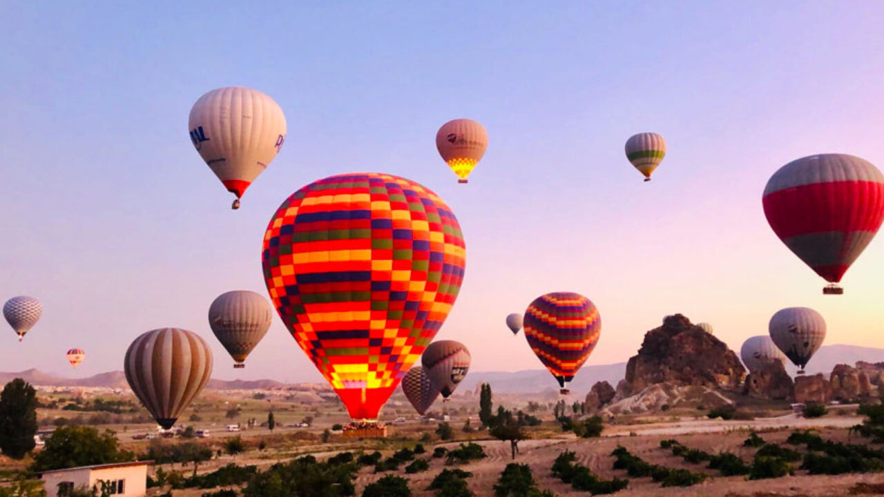 渓谷 熱気球フライト体験（カッパドキア）