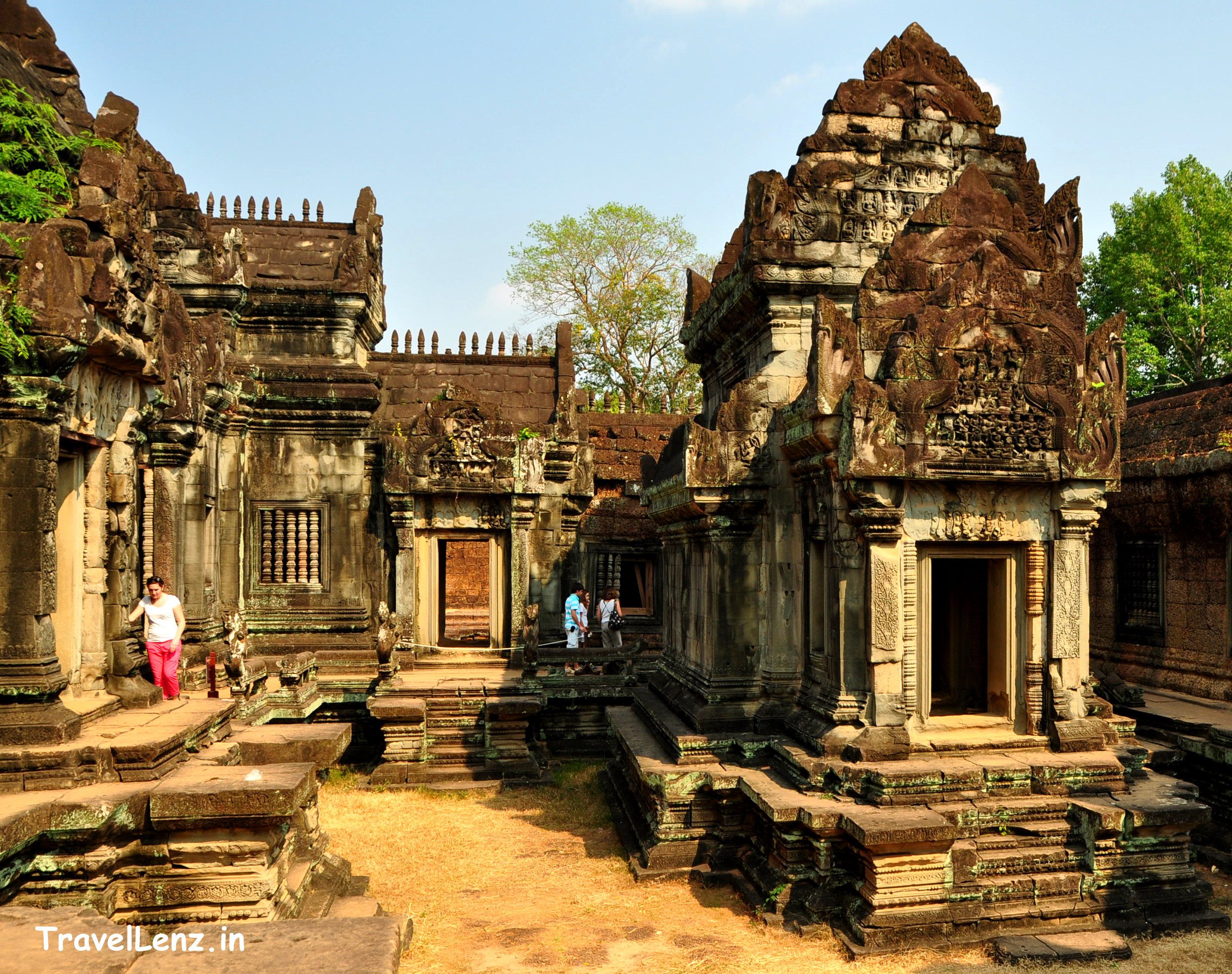 崩密列（Beng Mealea Temple）、女王宮（Banteay Srei Temple）和班提薩莫寺（Banreay Samre Temple）