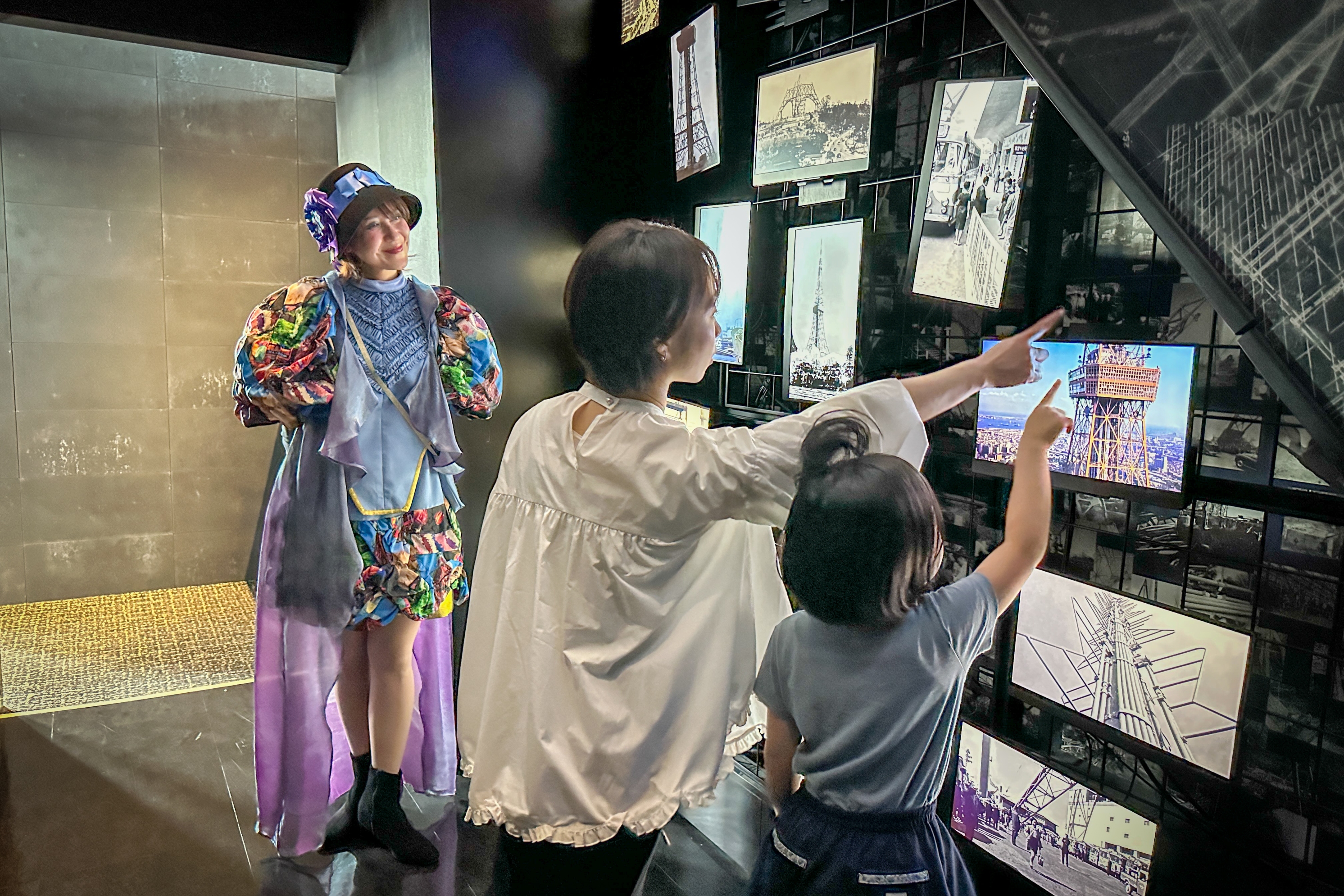 別忘了穿過「回憶之門」，一覽東京鐵塔的珍貴記憶