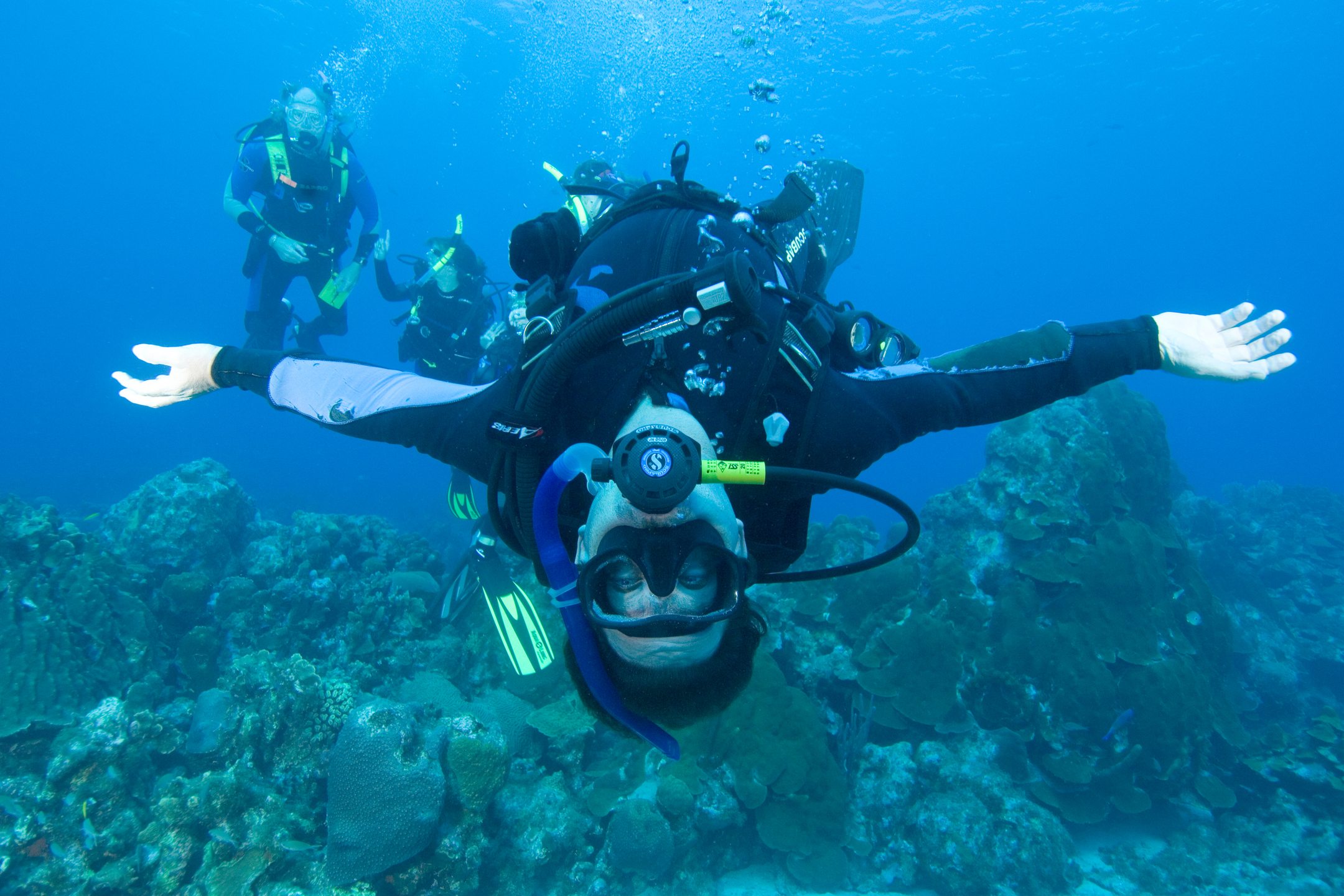 巴塞隆納海浪之下：PADI 5* 潛水中心的高級潛水員