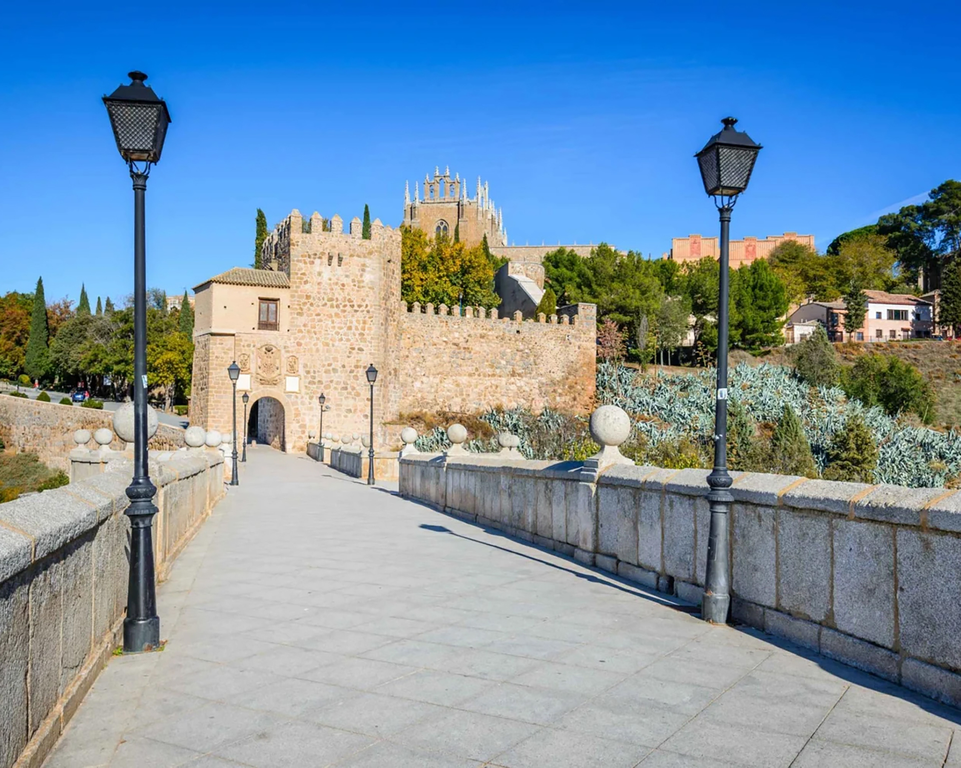 Segovia & Toledo: Madrid Departure Tour with Alcázar Visit