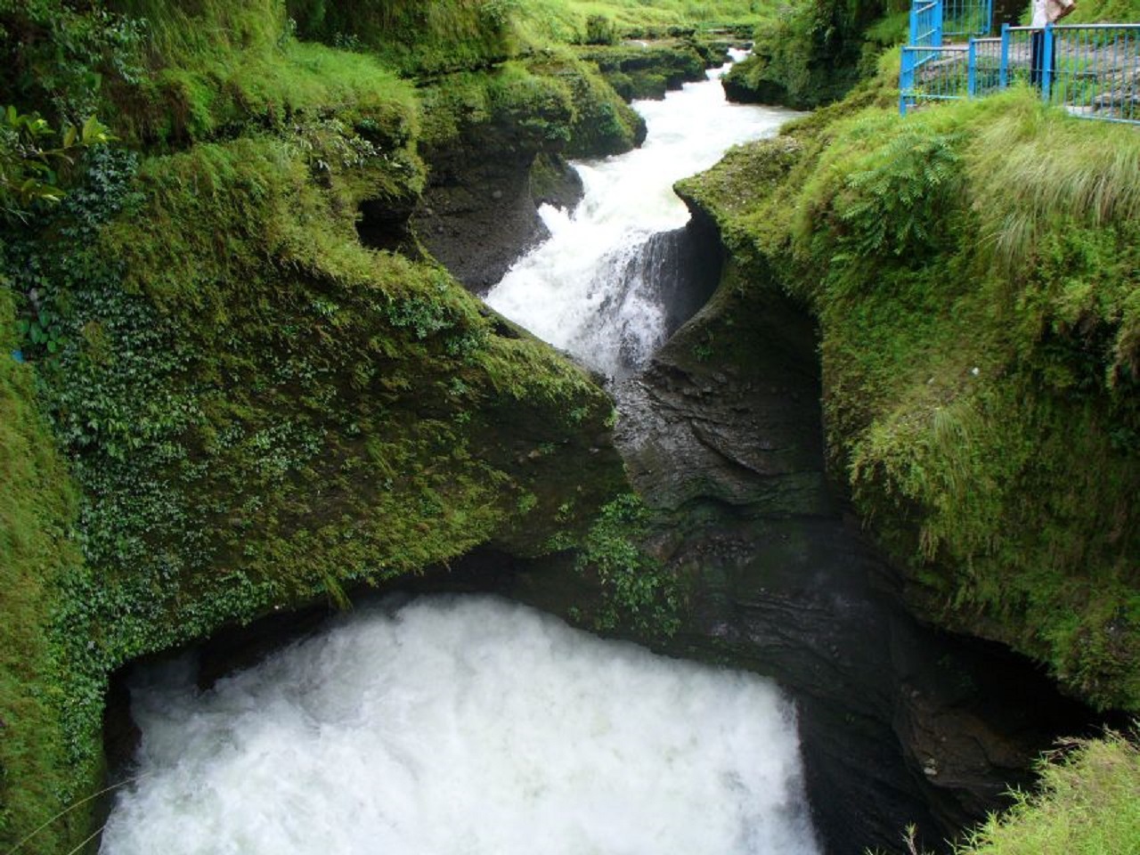 Pokhara: Water fall, Cave & Pagoda Hill Half Day Guided Tour