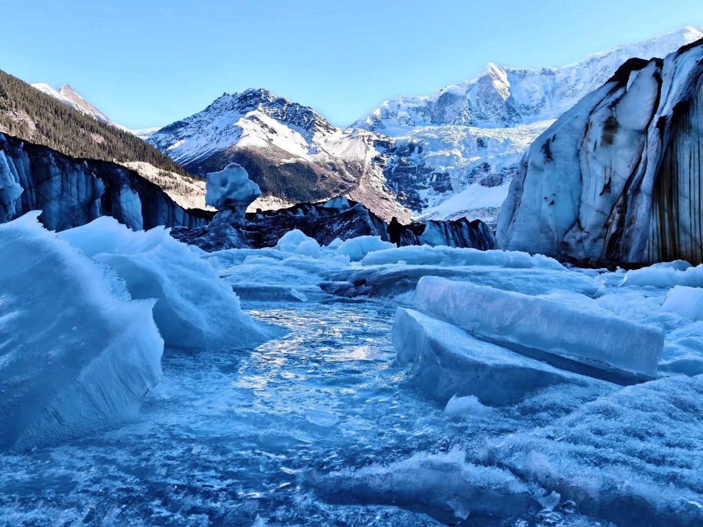 Explore the ancient glaciers
Capture the beauty of the polar regions
[Miduo Glacier]
Rated as one of the six most beautiful glaciers by China National Geography