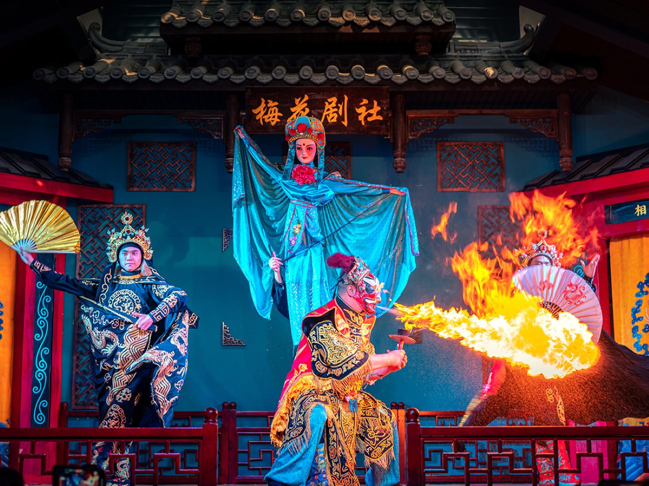 Chengdu Chunxi Road Plum Blossom Theatre* Intangible Cultural Heritage Sichuan Opera Face-Changing Performance