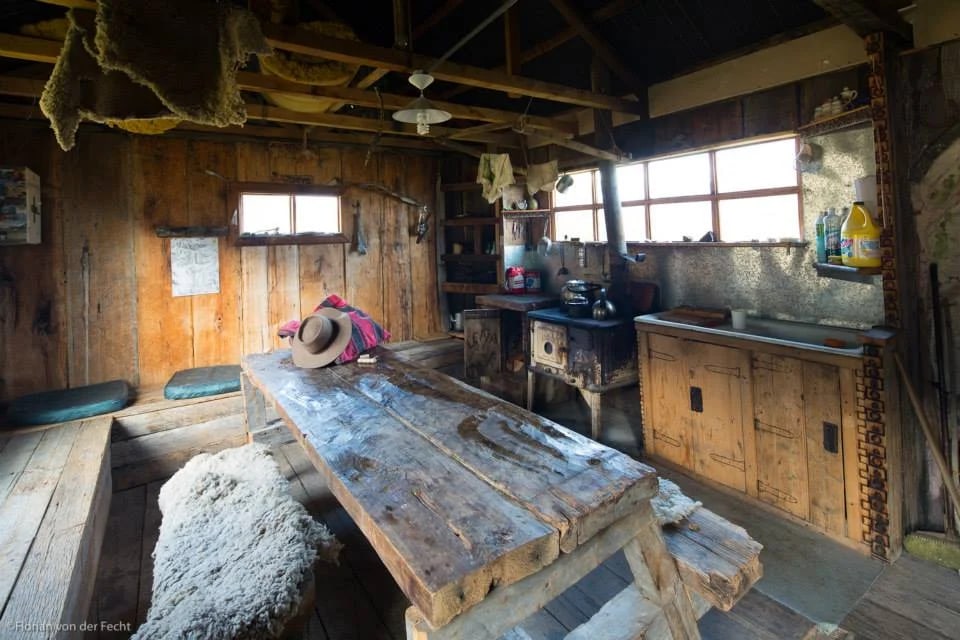 Explore an original Patagonian "caballeriza" at Estancia Nibepo Aike, revealing the rustic charm and historical essence of ranch life.