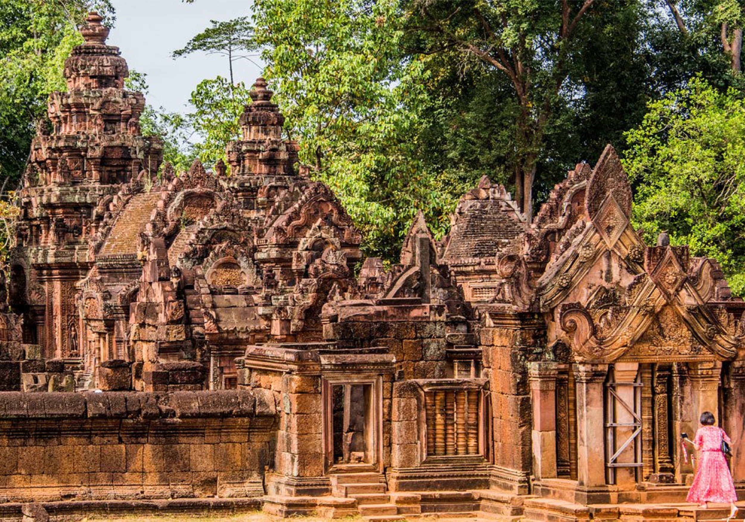 崩密列（Beng Mealea Temple）、女王宮（Banteay Srei Temple）和班提薩莫寺（Banreay Samre Temple）