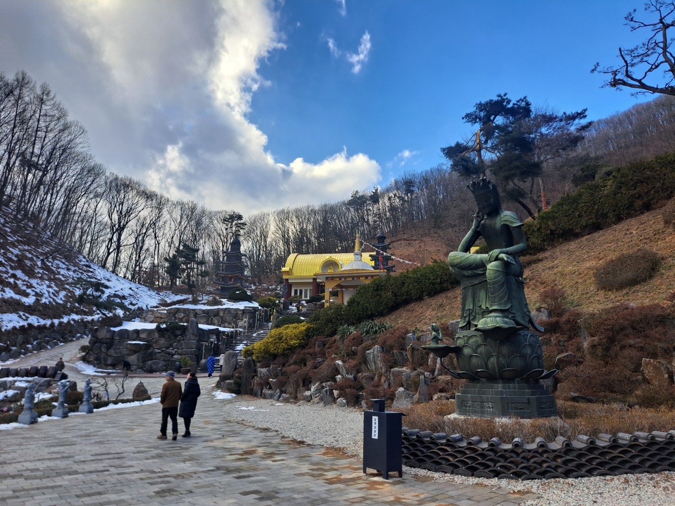 臥龍寺（Waujeongsa Temple）