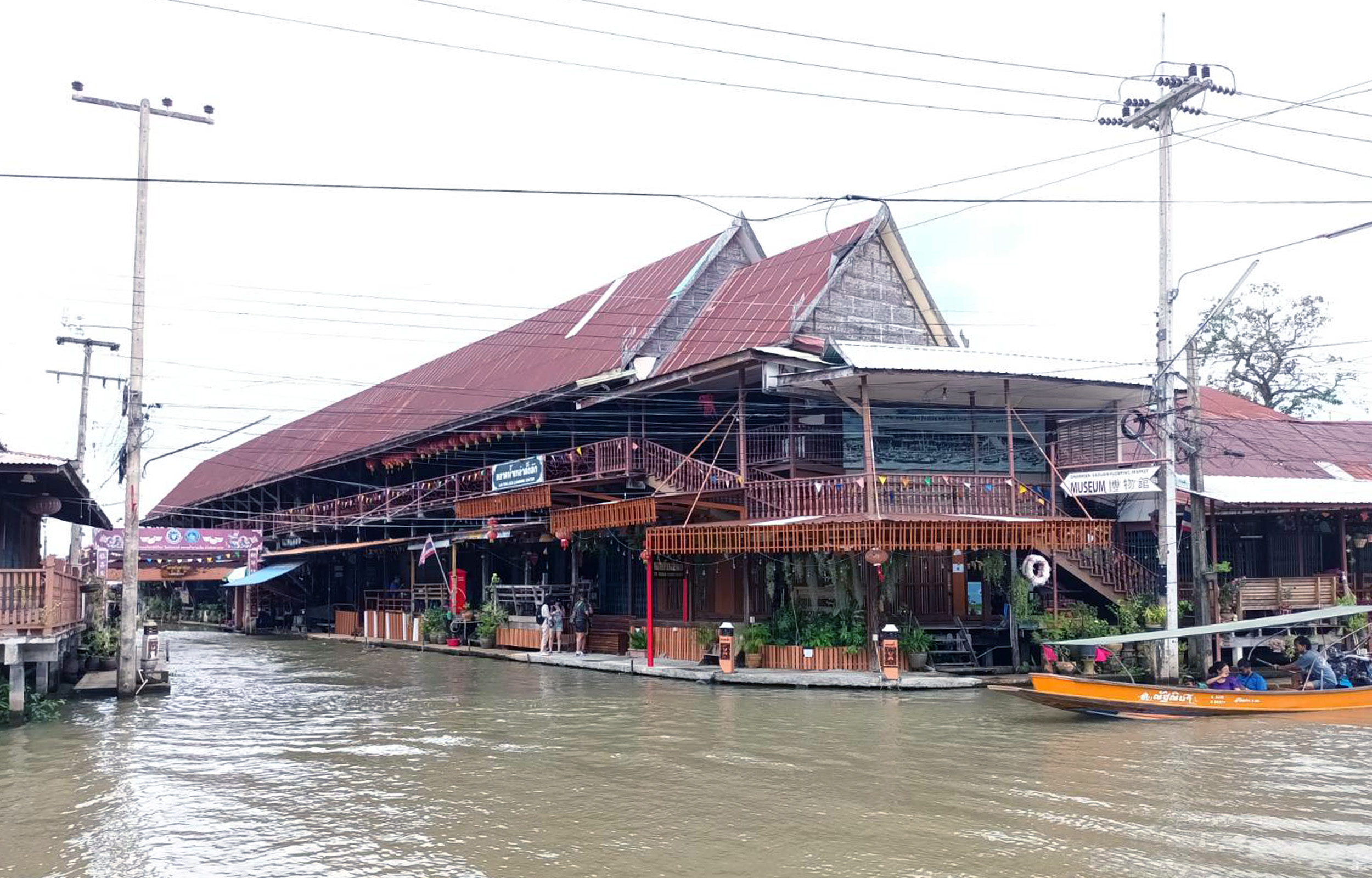 丹嫩莎朵水上市場 (Damnoen Saduak Floating Market)、美功鐵路 (Maeklong Railway) 私人遊以及其他