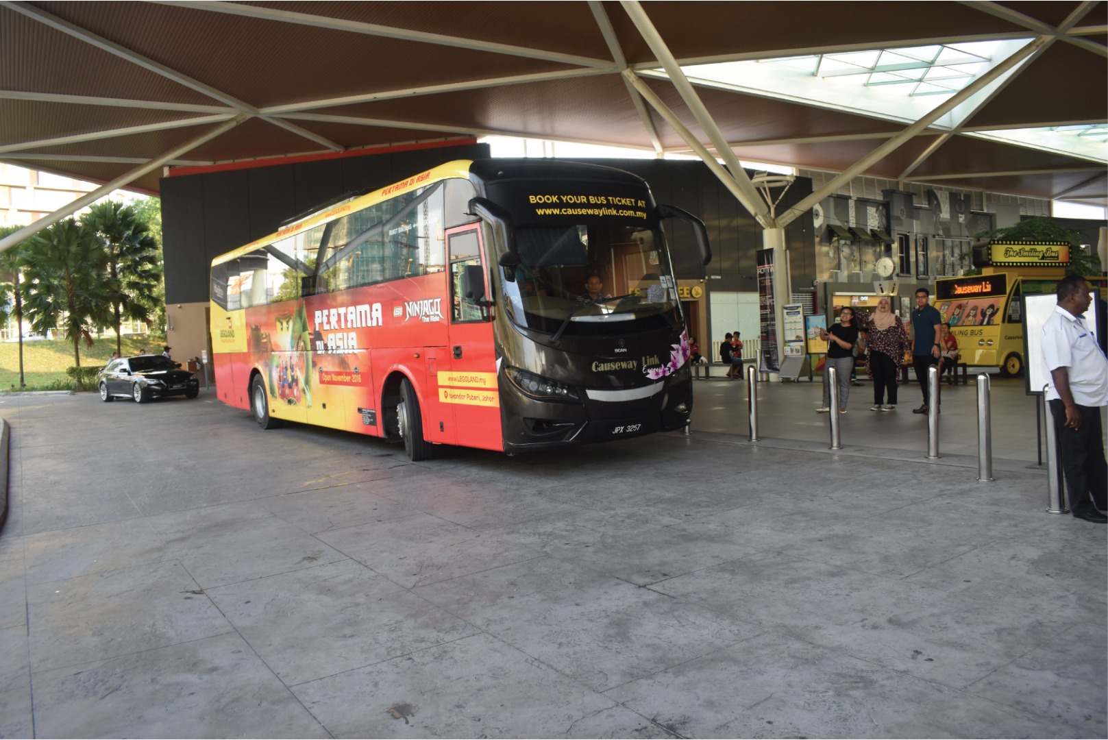 Pick up & drop off area (Mall of Medini, Legoland)