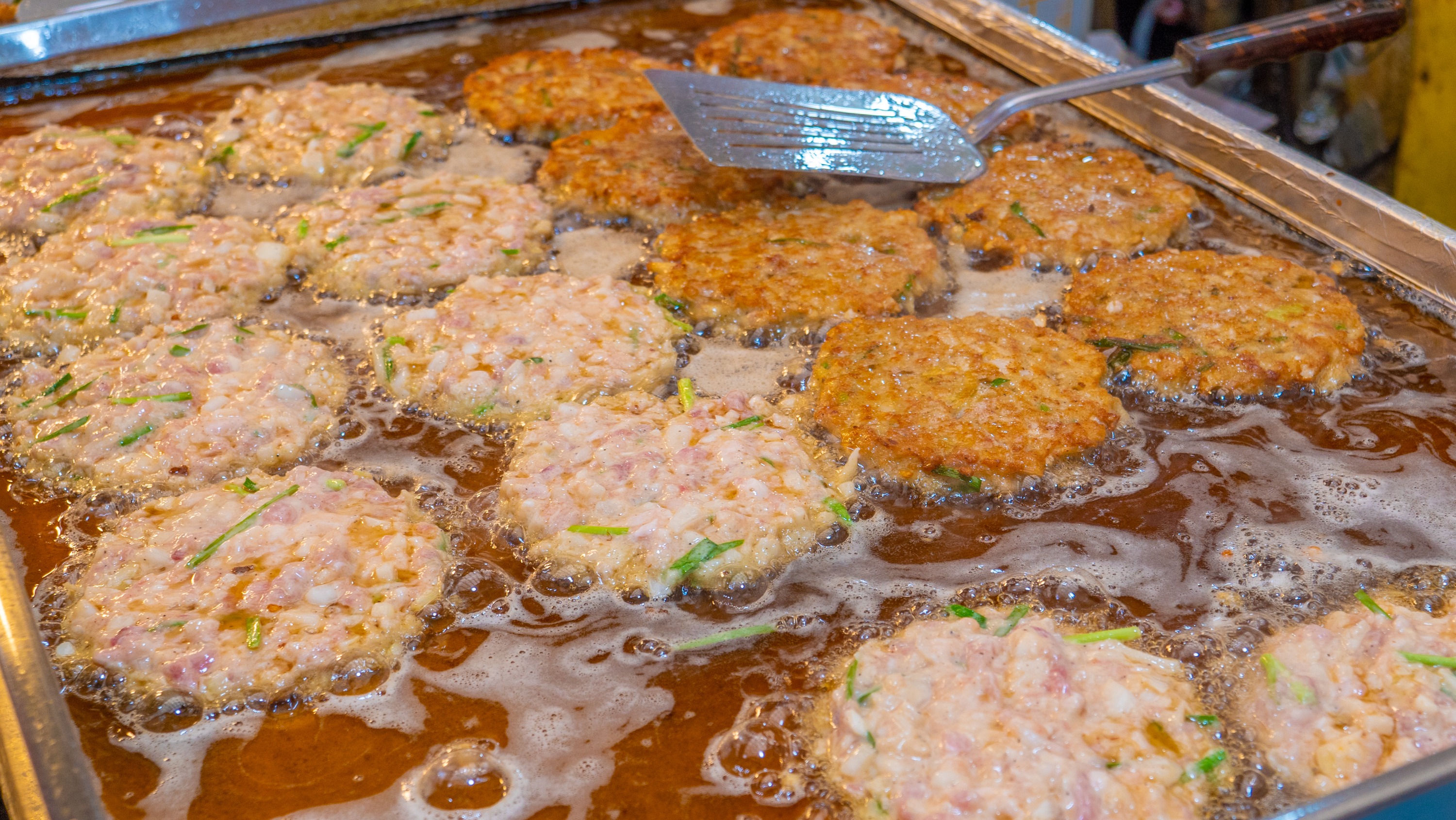 這是一種叫做jeon的韓國油炸食品。我已經流口水了！