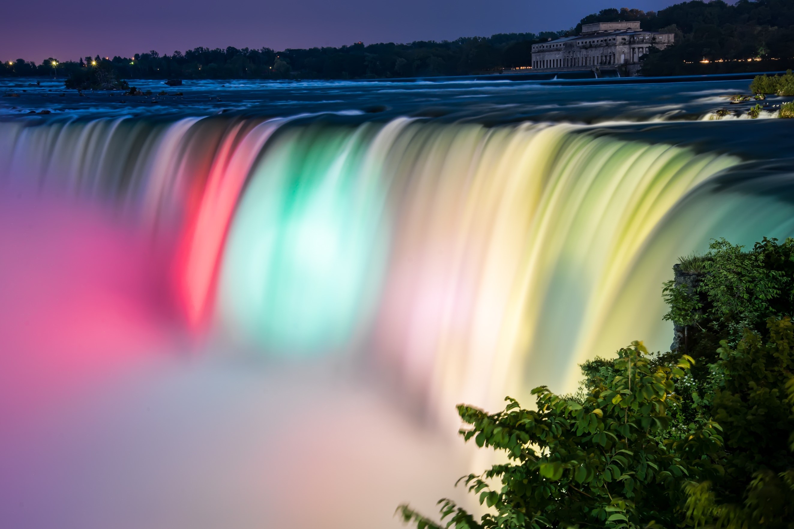 VIP Illumination, Dinner and Fireworks Tour in Niagara Falls