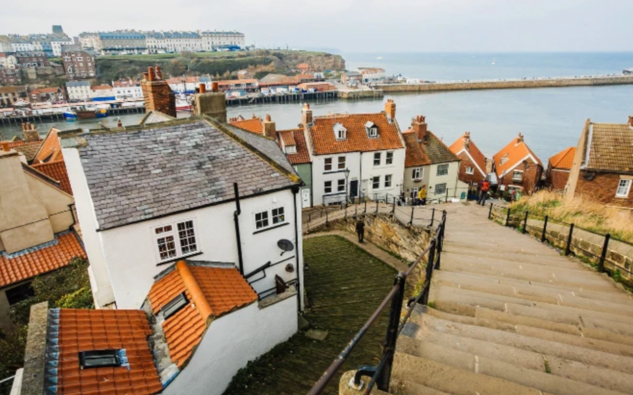York Whitby & Robin Hood's Bay Full-Day Small Group Tour