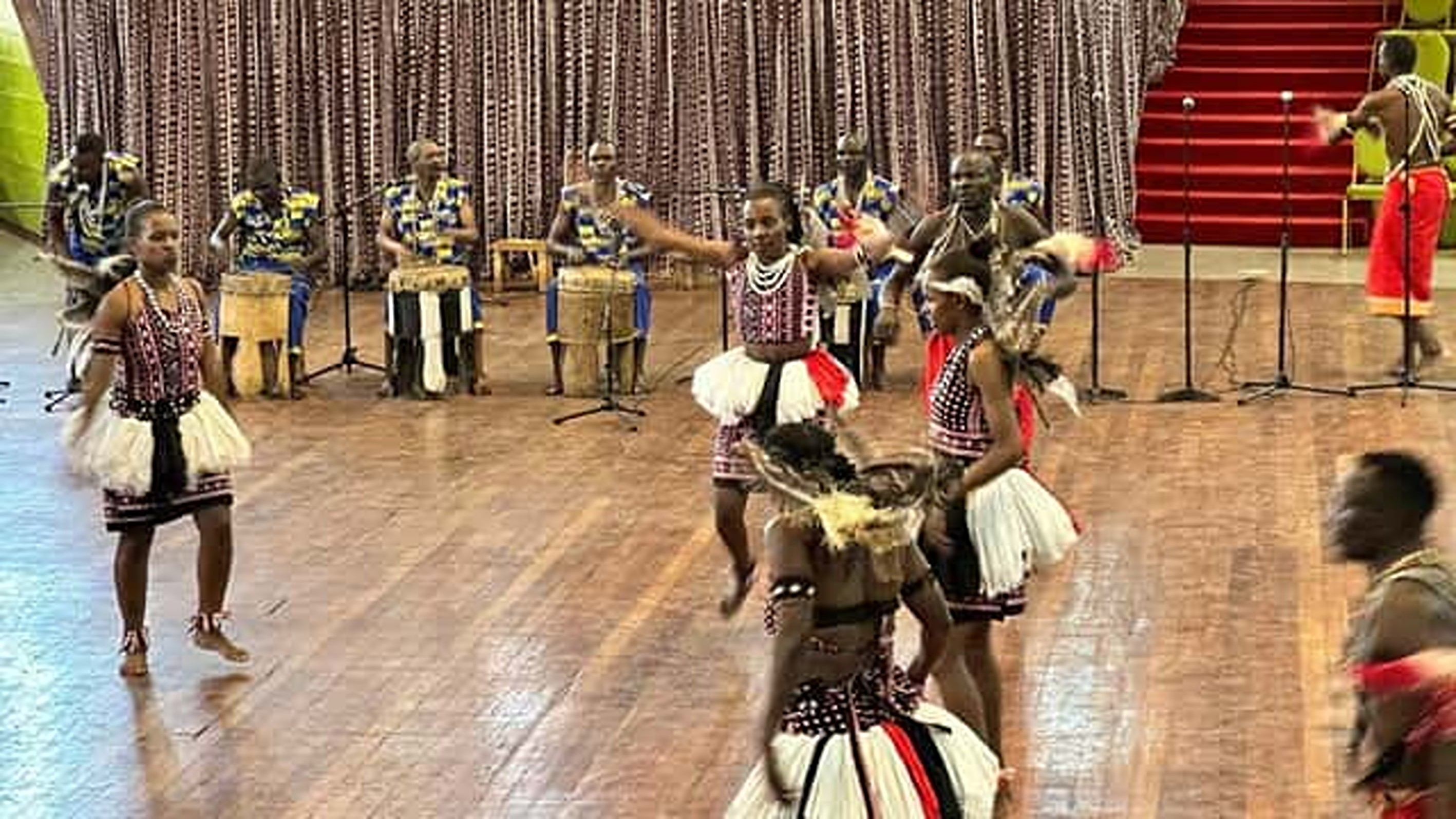 Nairobi: Bomas of Kenya Cultural Dances Show Tour & Transfer