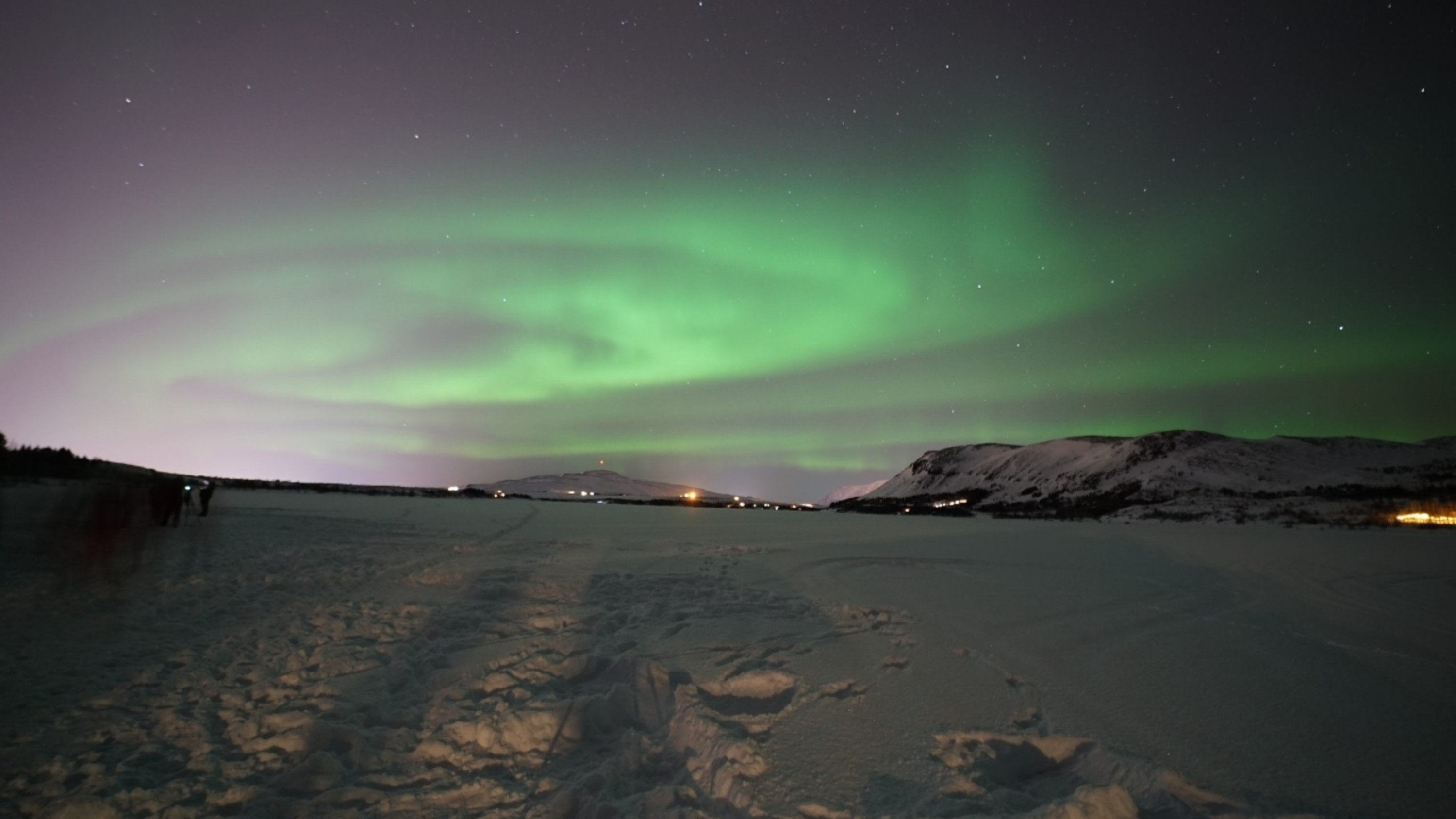 在冰島遼闊的鄉村，體驗追逐極光的刺激